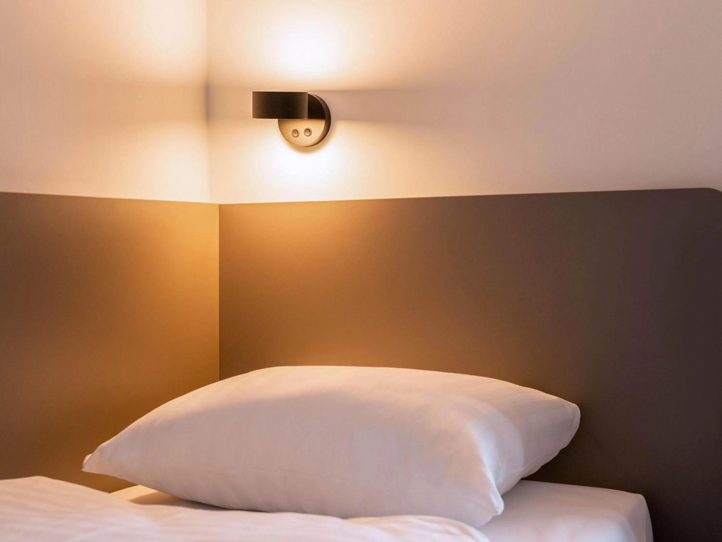 Photo of the whole room, Bed in B&B Hotel Köln-Ehrenfeld