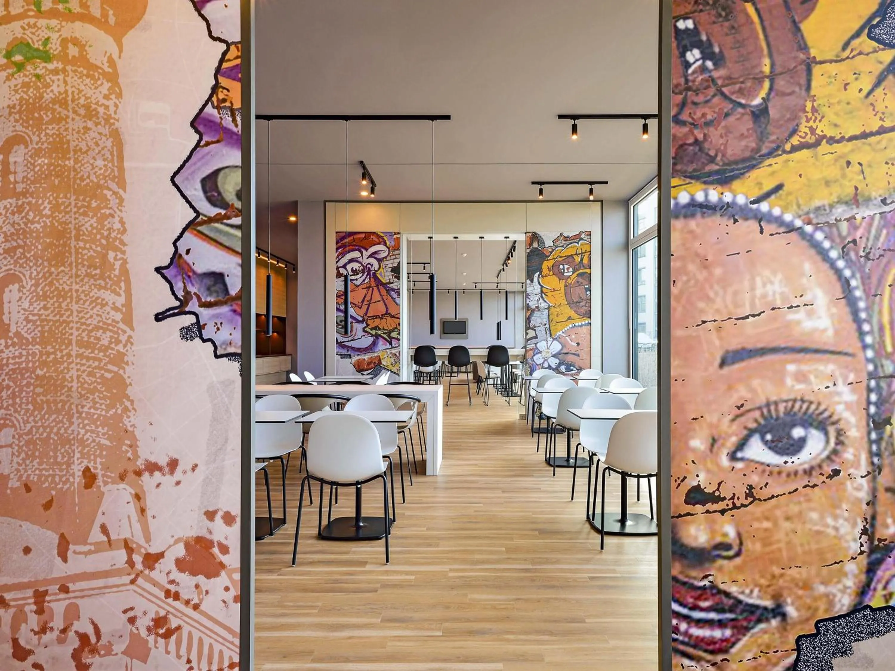 Restaurant/places to eat in B&B Hotel Köln-Ehrenfeld