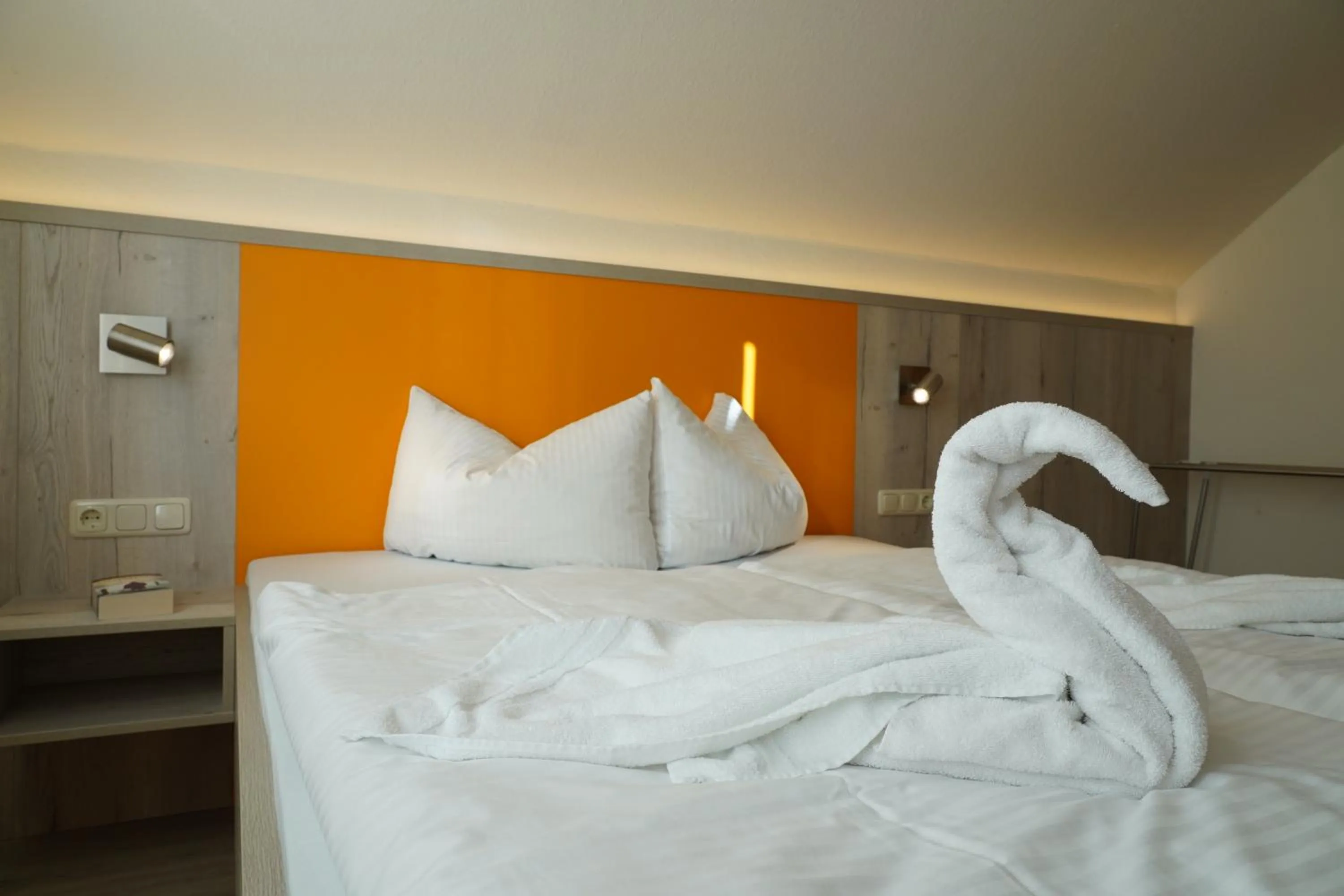 Bedroom, Bed in Kurhotel zu Heringsdorf