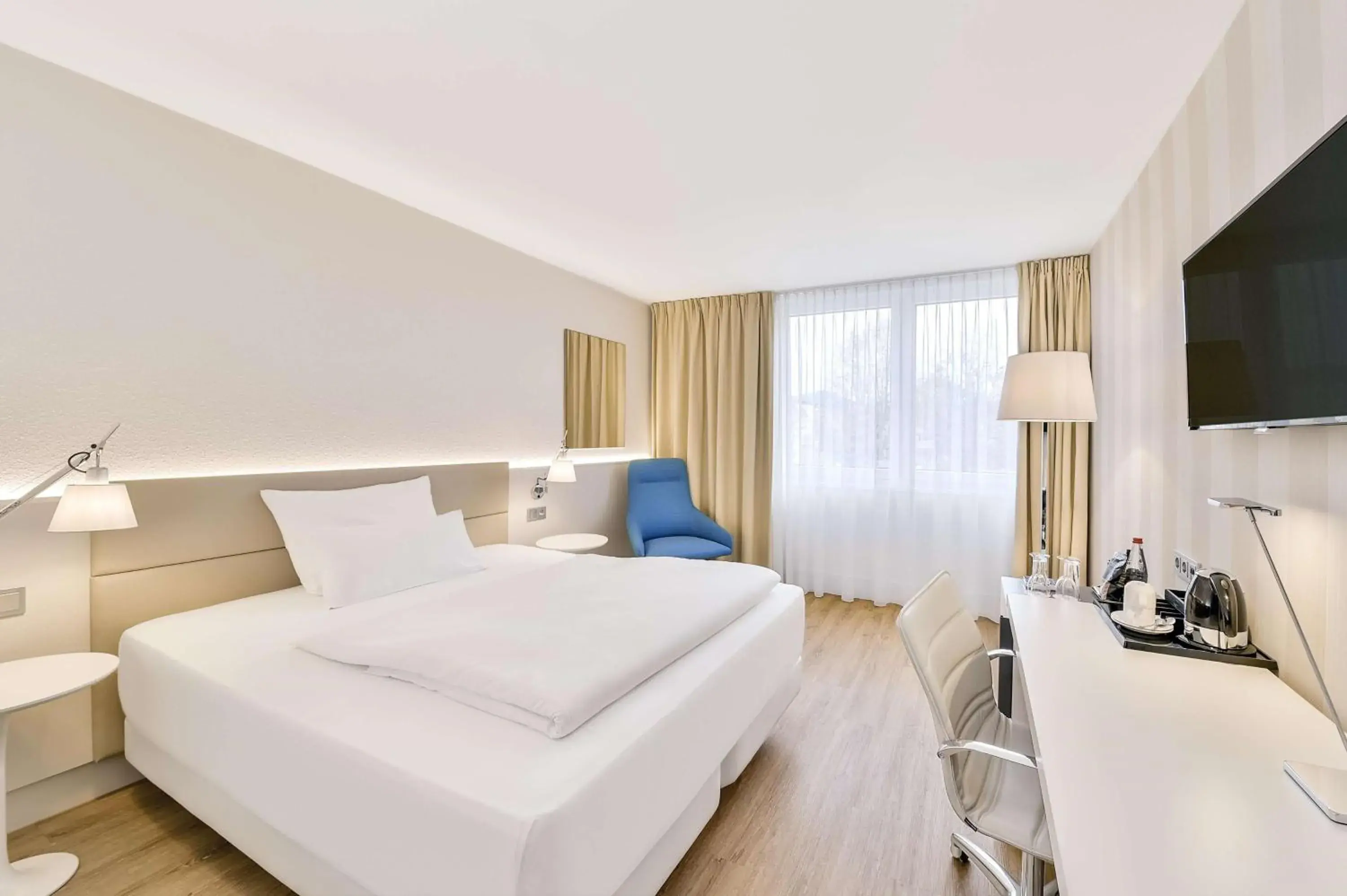 Bedroom, Bed in NH Weinheim Bedroom, Bed in NH Weinheim