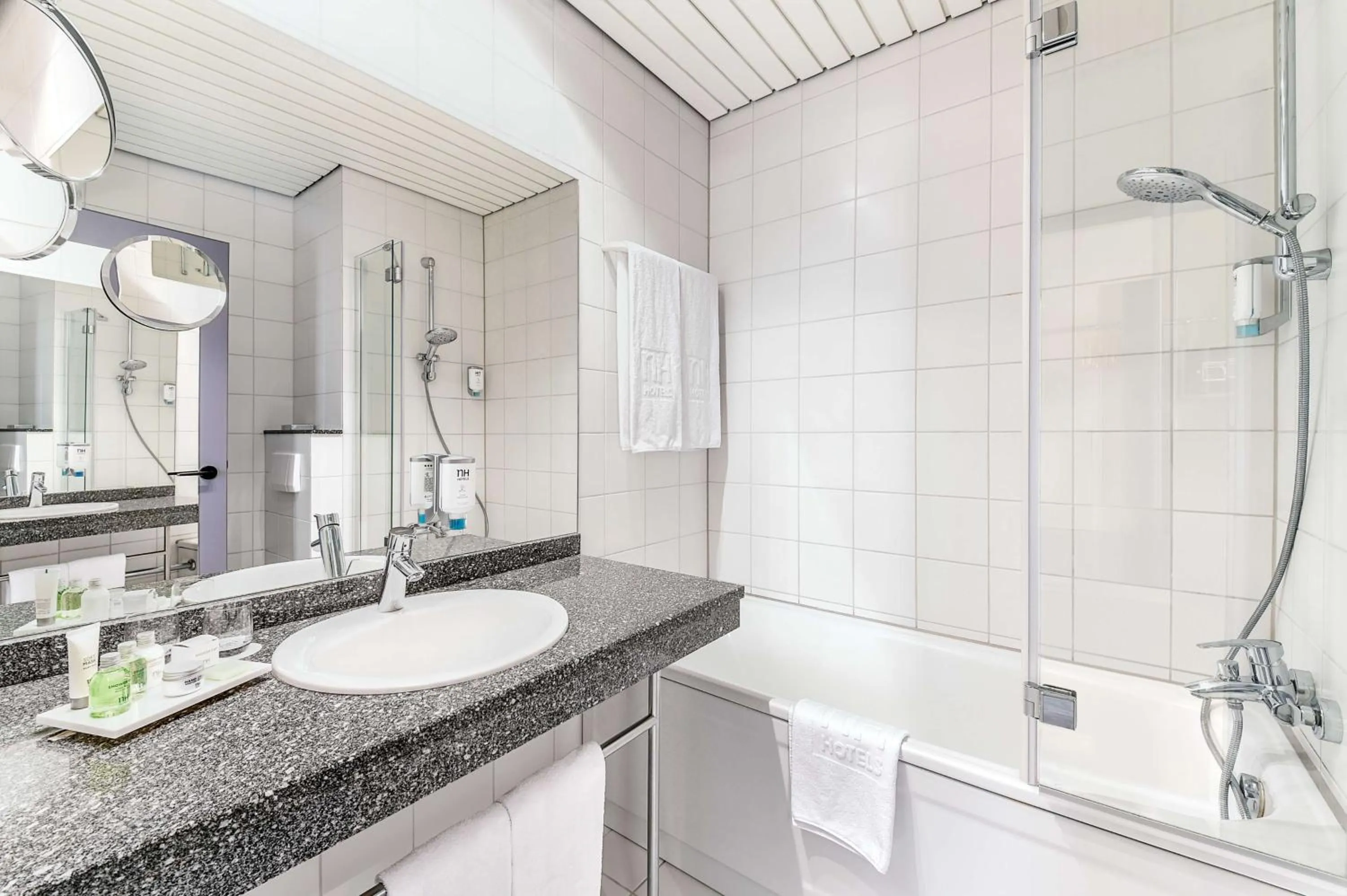 Bathroom in NH Weinheim