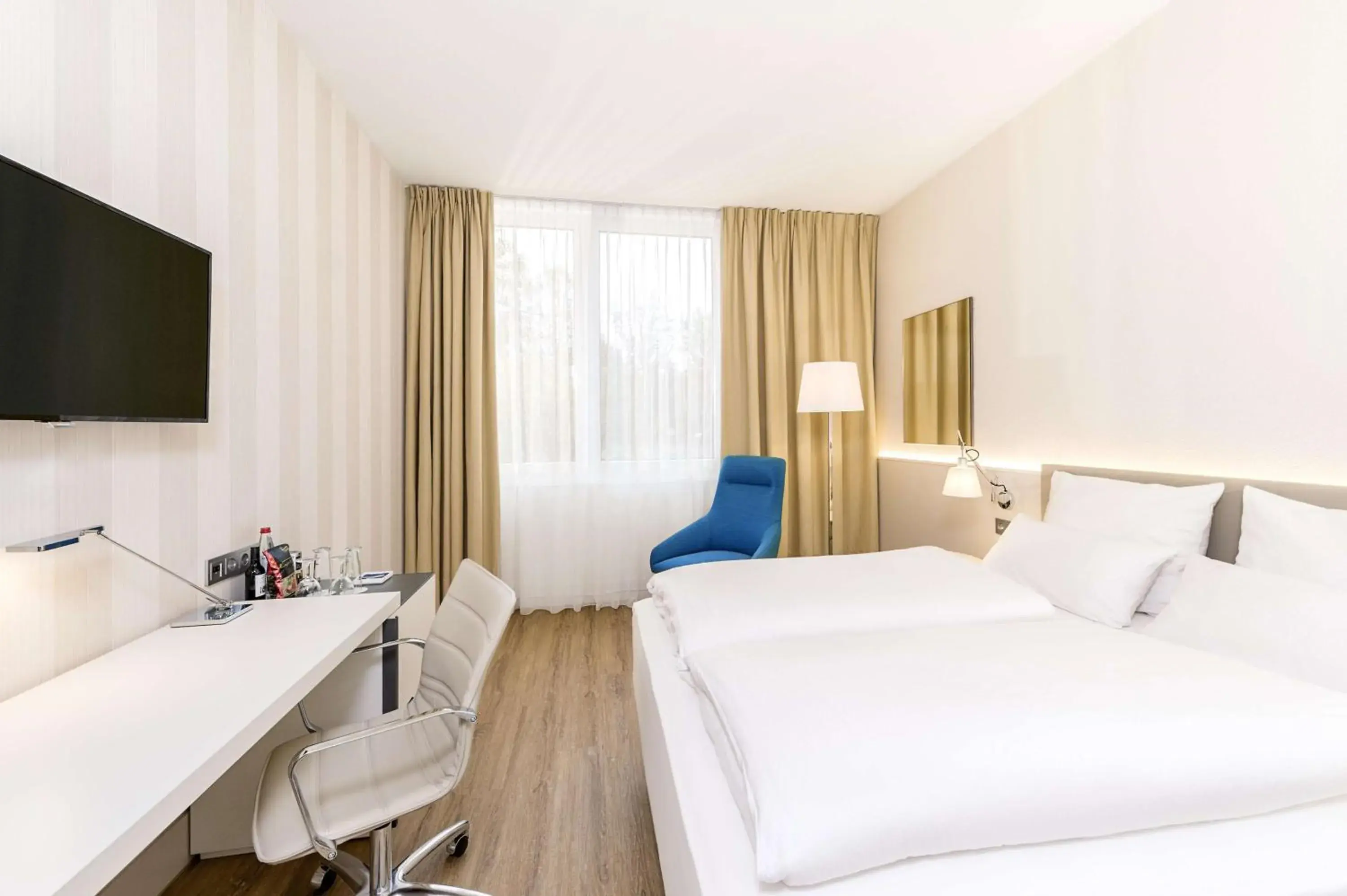 Bedroom, Bed in NH Weinheim Bedroom, Bed in NH Weinheim