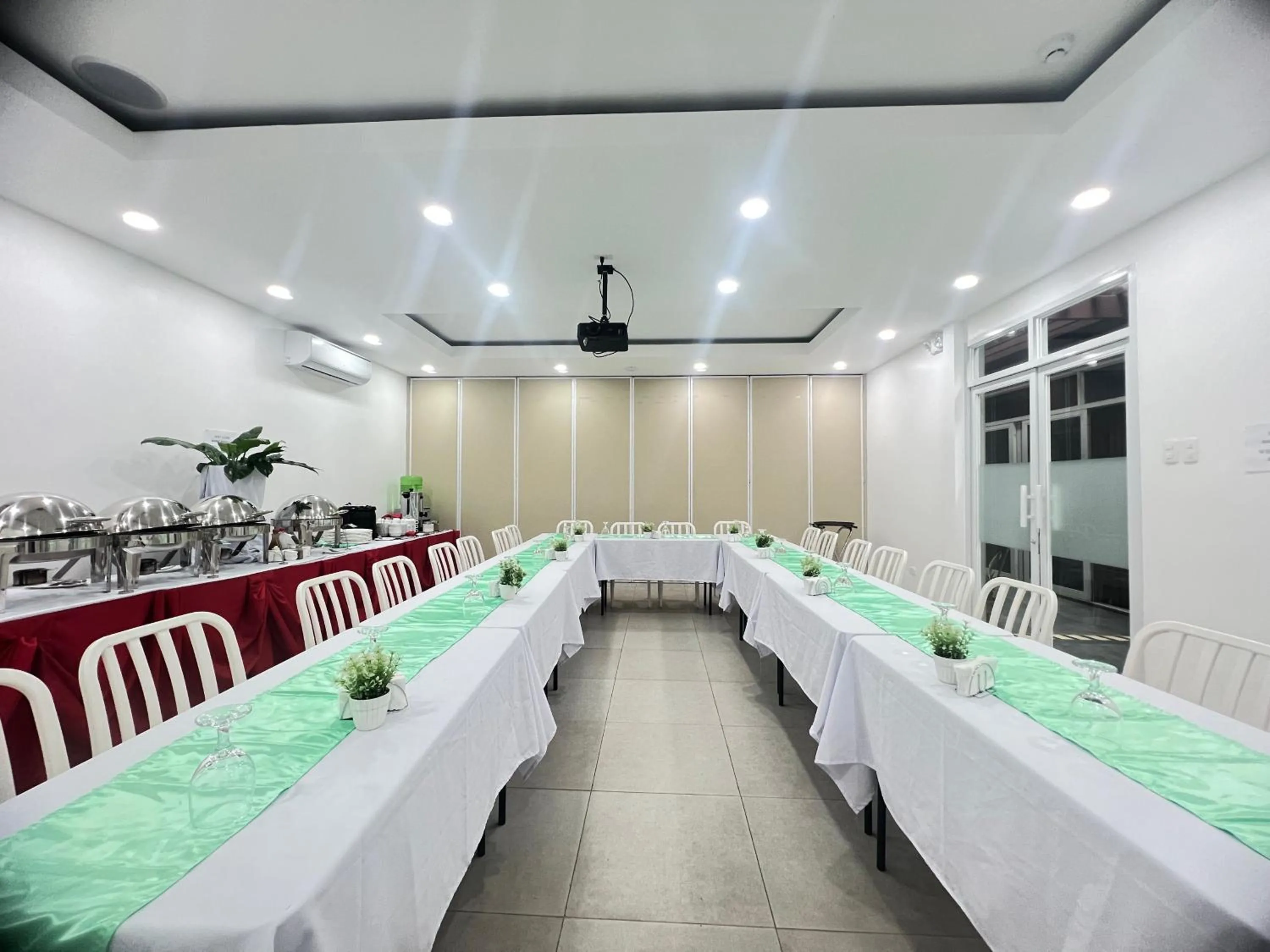 Meeting/conference room in Bambu Suites