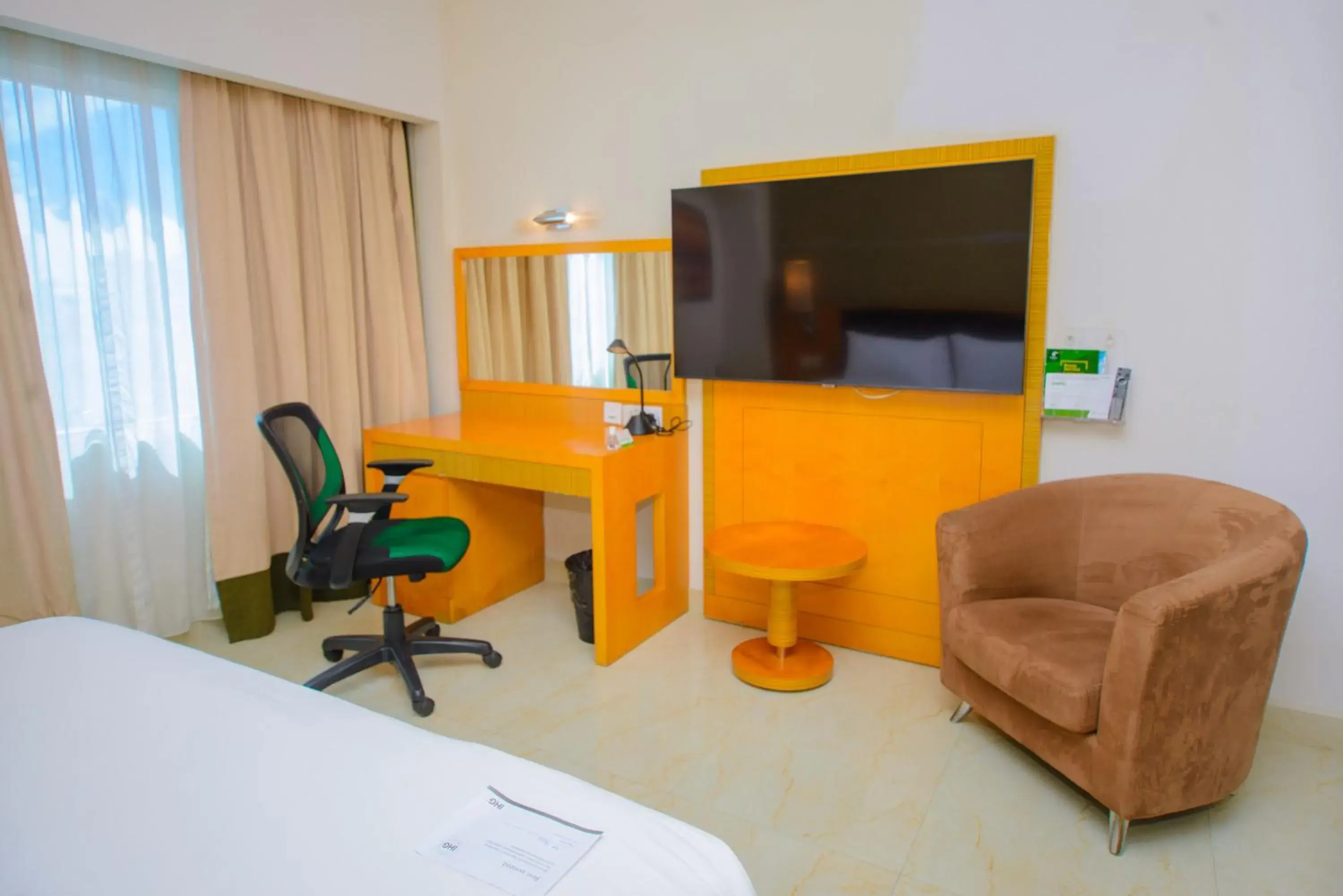 TV and multimedia, Bed in Holiday Inn Dar Es Salaam by IHG TV and multimedia, Bed in Holiday Inn Dar Es Salaam by IHG