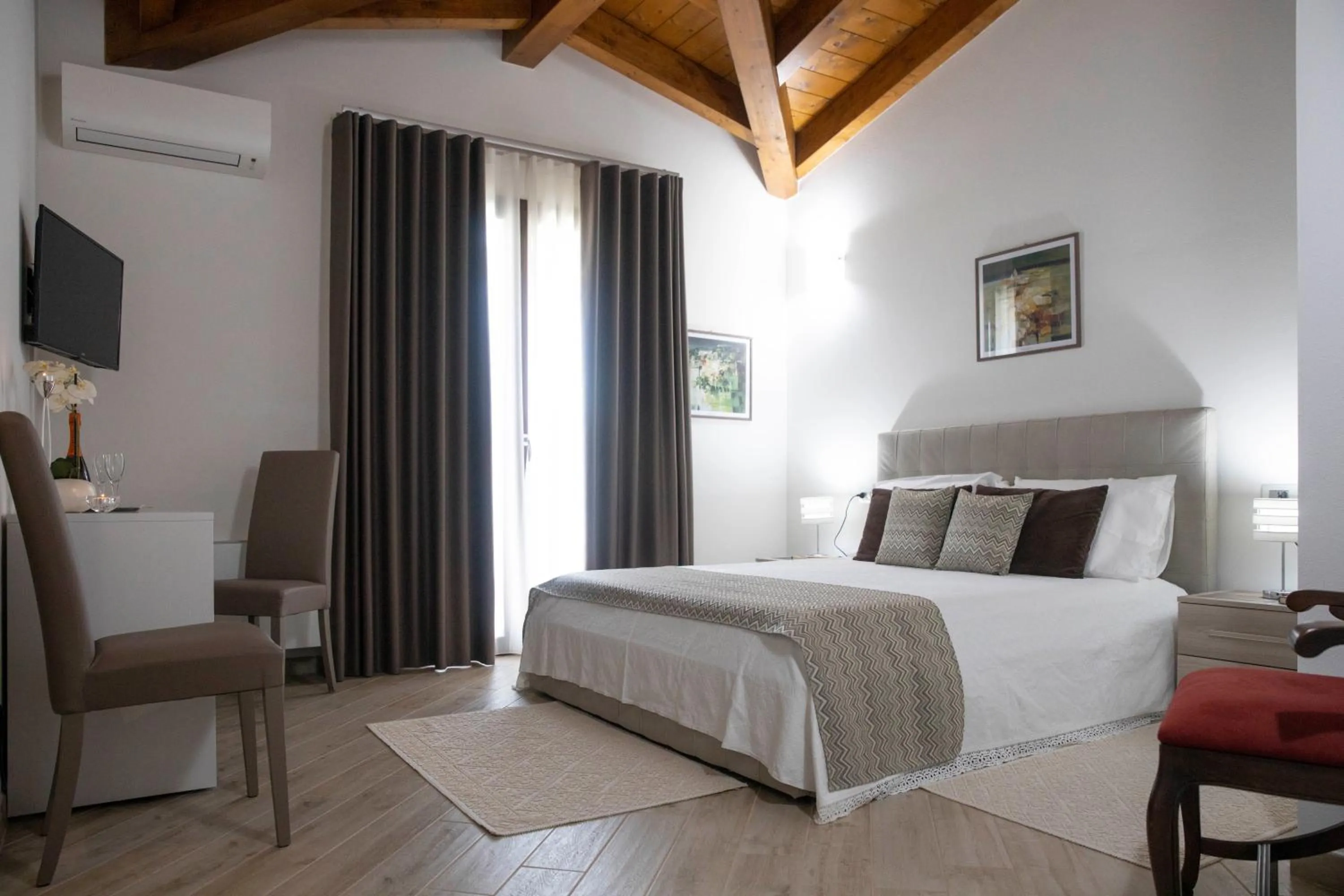 Bed in Irilor Luxury B&B