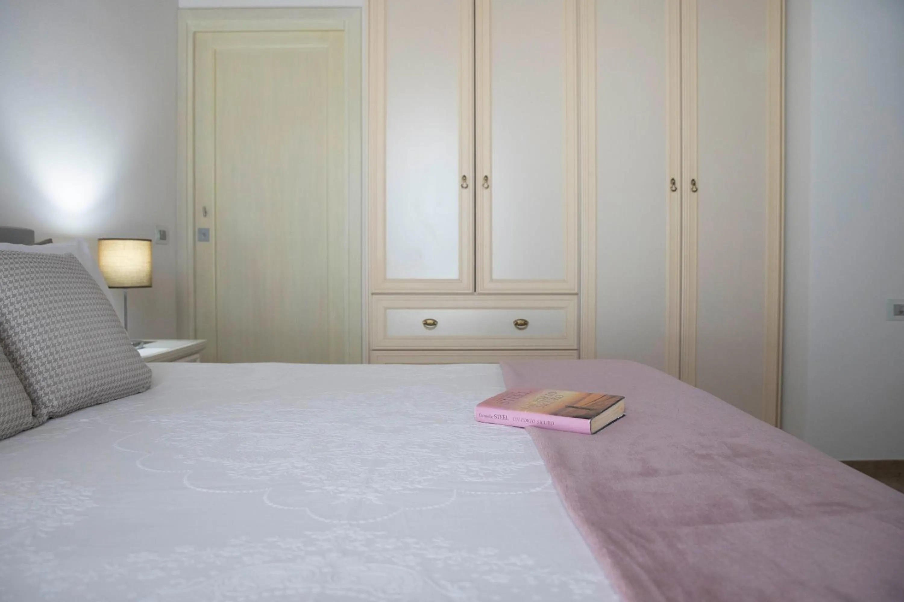 Bed in Irilor Luxury B&B