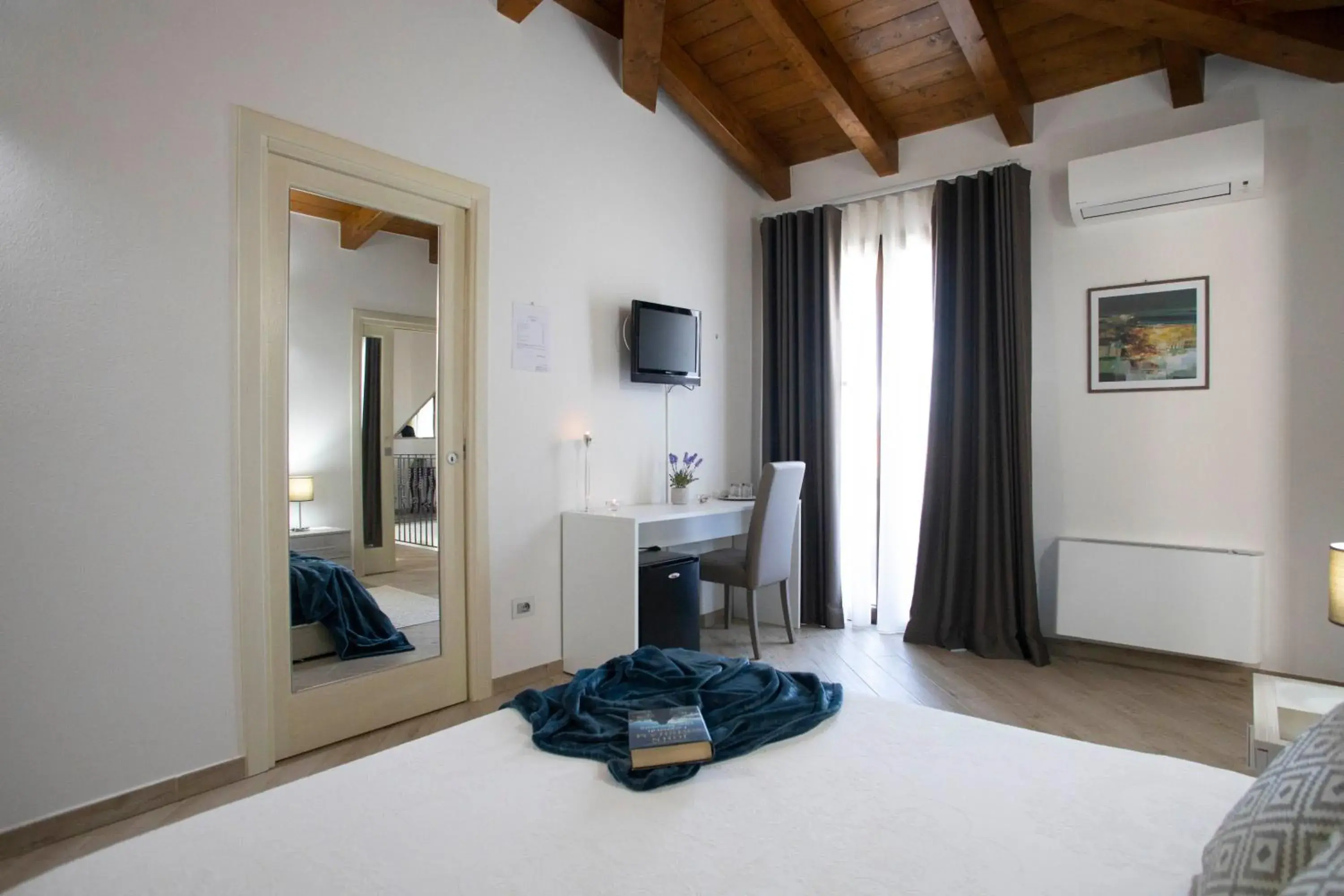 Double Room with Terrace in Irilor Luxury B&B Double Room with Terrace in Irilor Luxury B&B