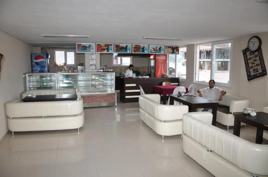 Restaurant/places to eat in Oz Ulutas Apart Pansiyon