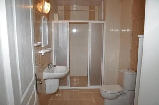 Shower in Oz Ulutas Apart Pansiyon