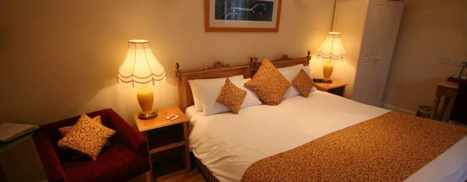 Bedroom, Bed in The Fox & Hounds Bedroom, Bed in The Fox & Hounds