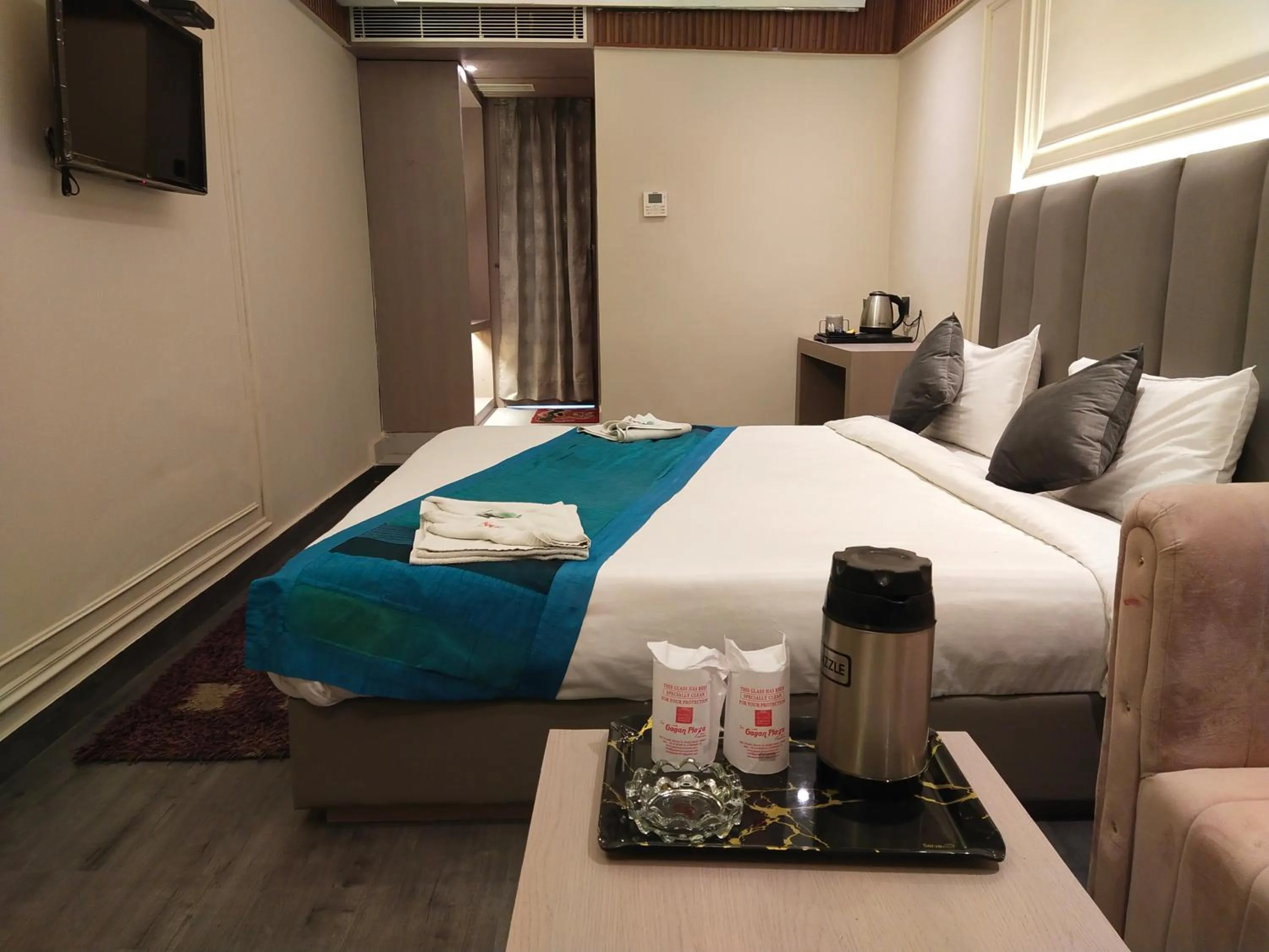 Bed in Hotel Gagan Plaza