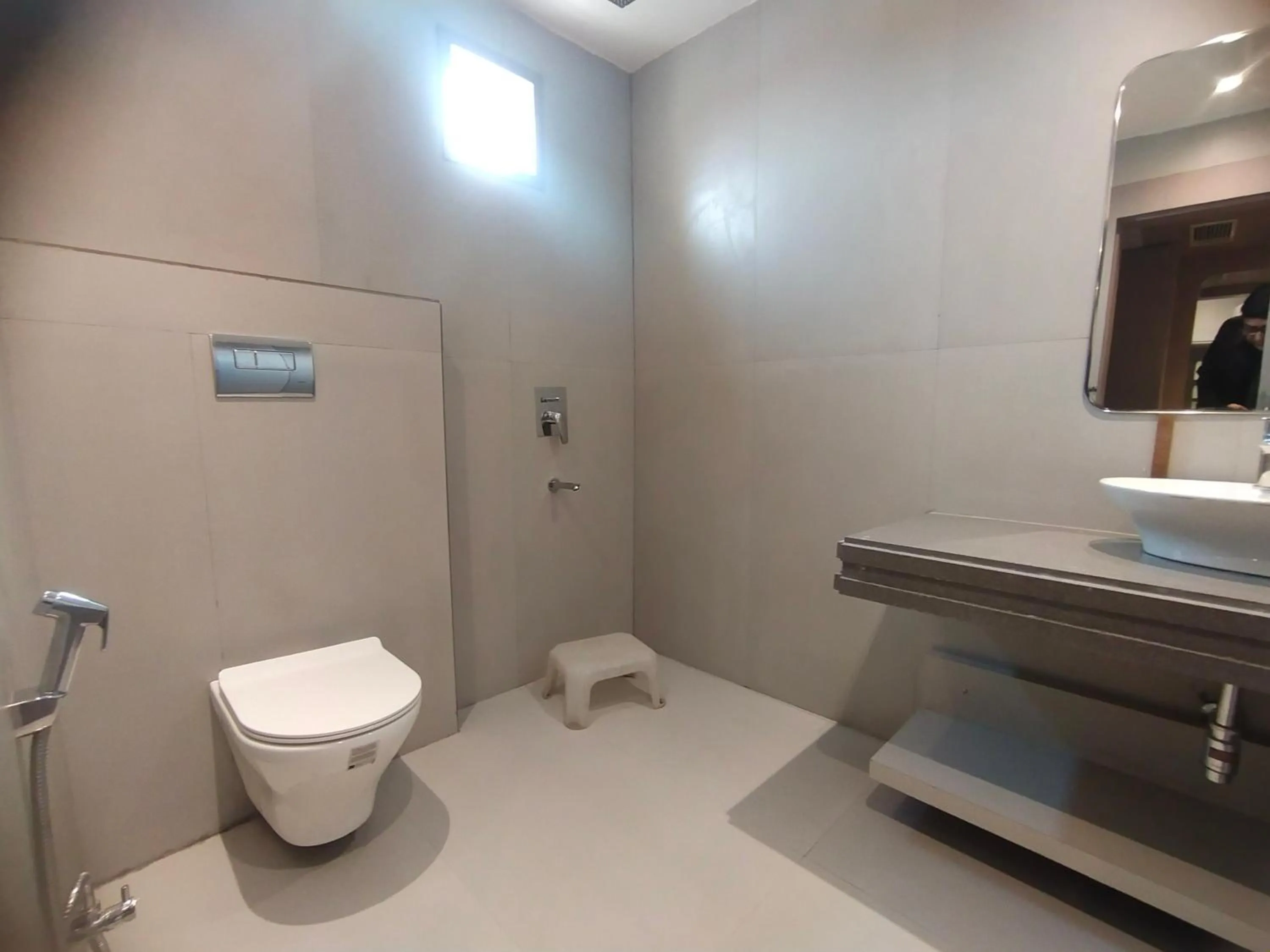 Shower in Hotel Gagan Plaza