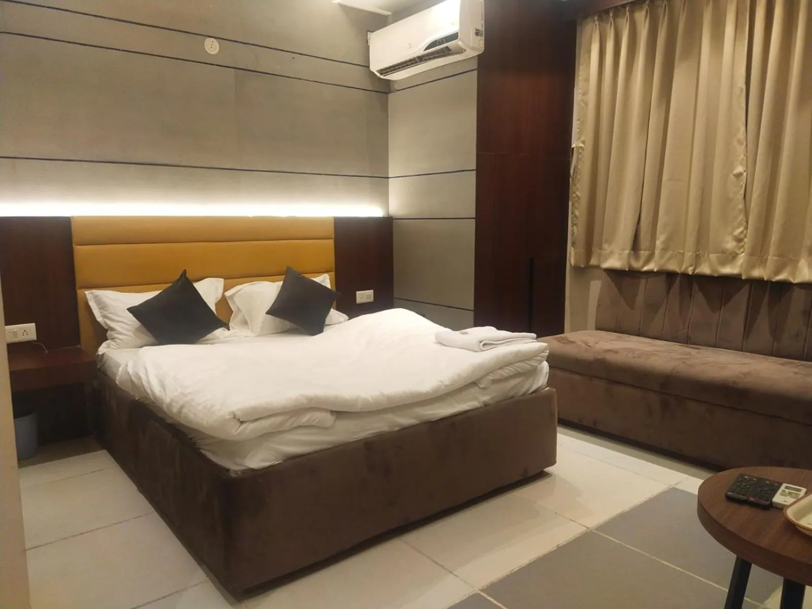 Bed in Hotel Gagan Plaza