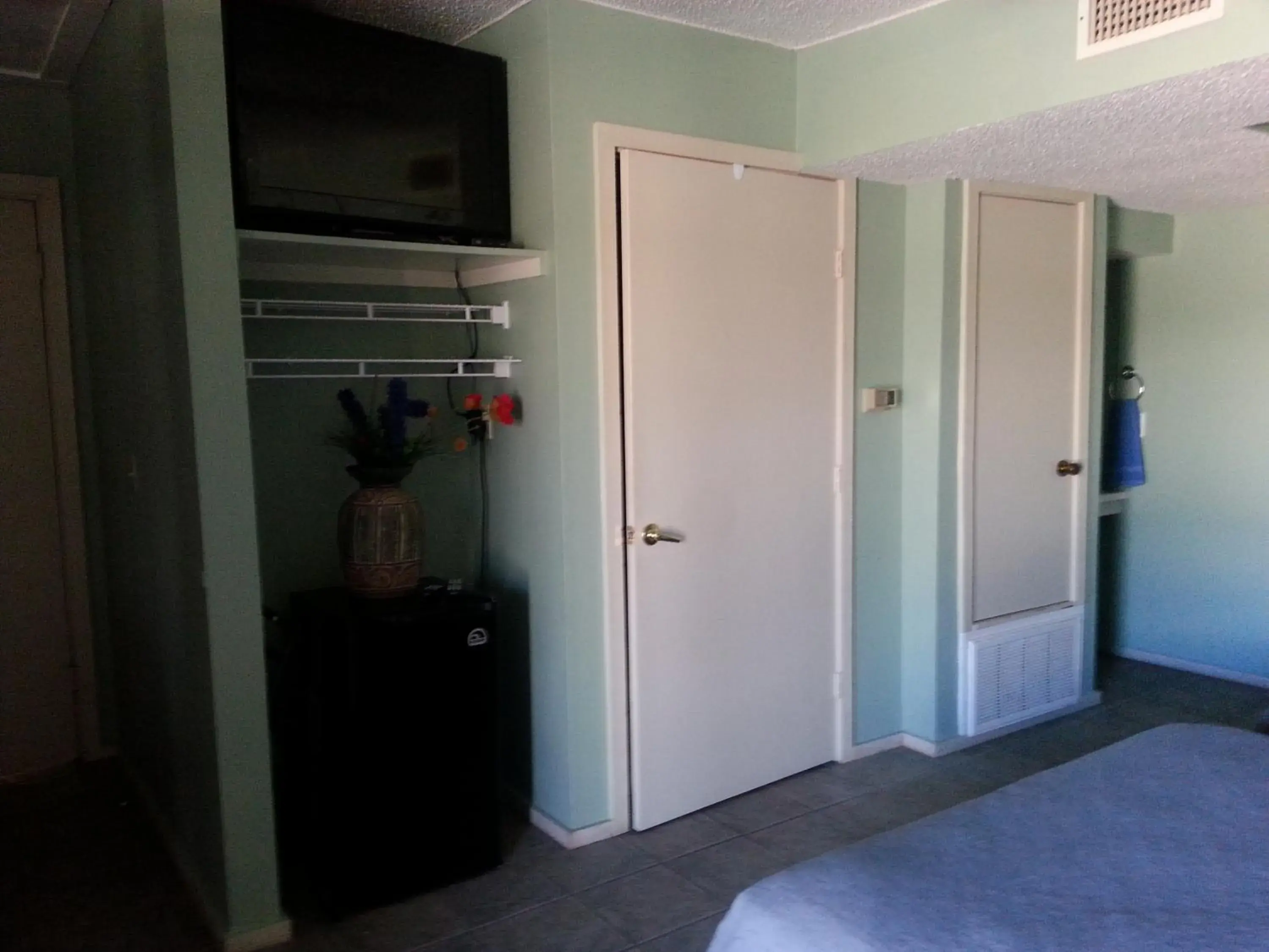 Dam Best View for Two in Lodge At Turkey Cove Dam Best View for Two in Lodge At Turkey Cove