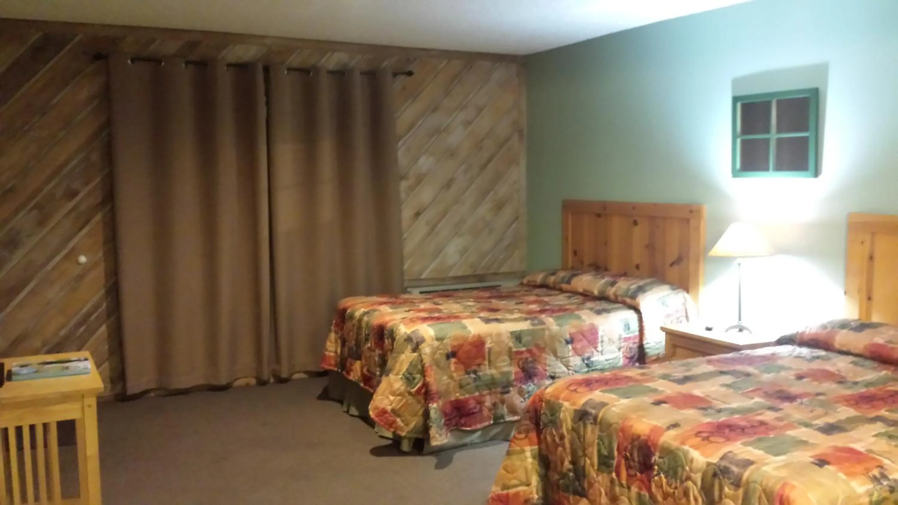 Bedroom, Bed in Lodge At Turkey Cove