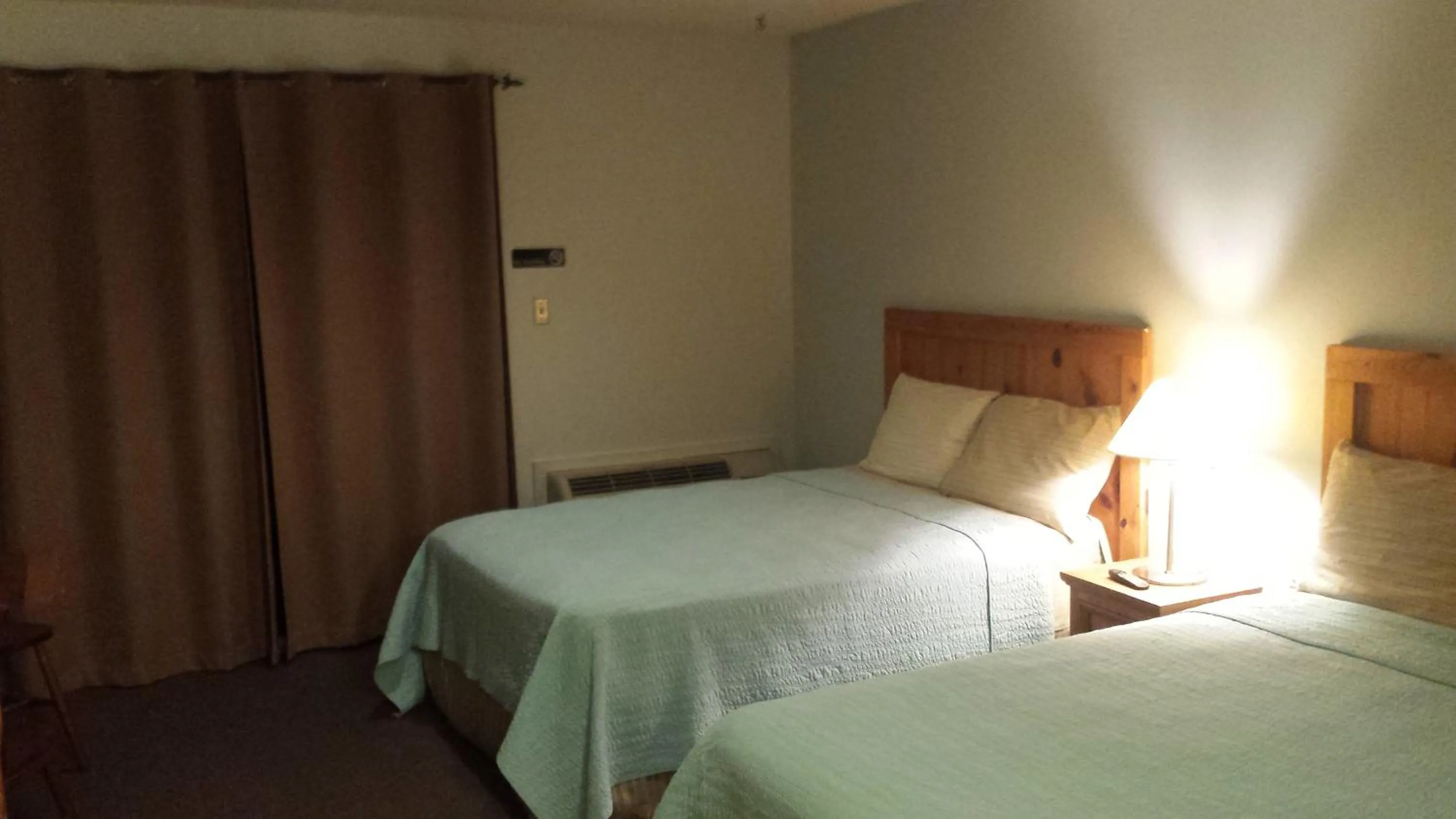 Bedroom, Bed in Lodge At Turkey Cove