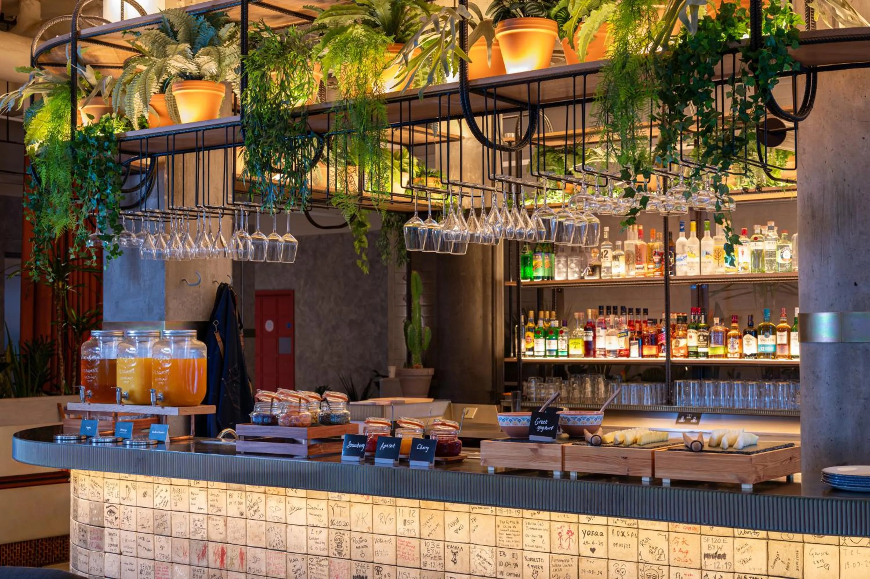 Buffet breakfast in Bermonds Locke, Tower Bridge