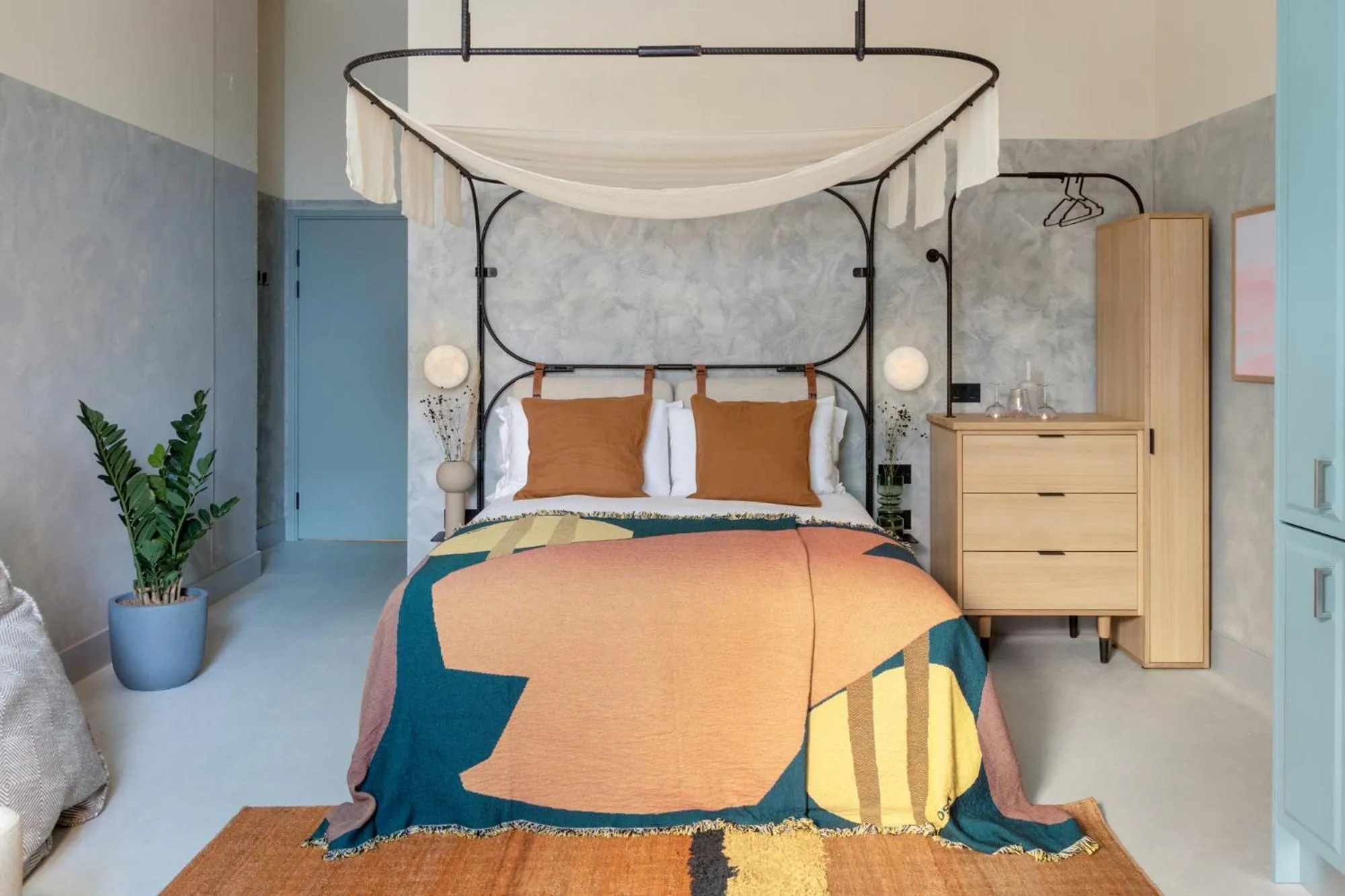 TV and multimedia, Bed in Bermonds Locke, Tower Bridge