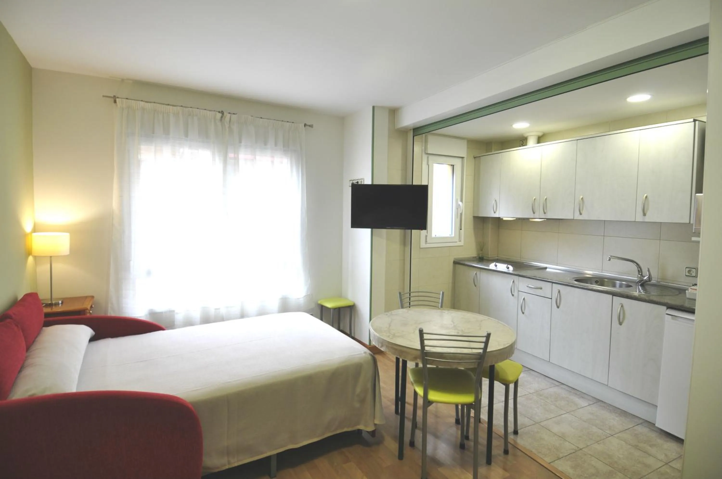 Coffee/tea facilities, Bed in Hotel Apartamentos Aralso