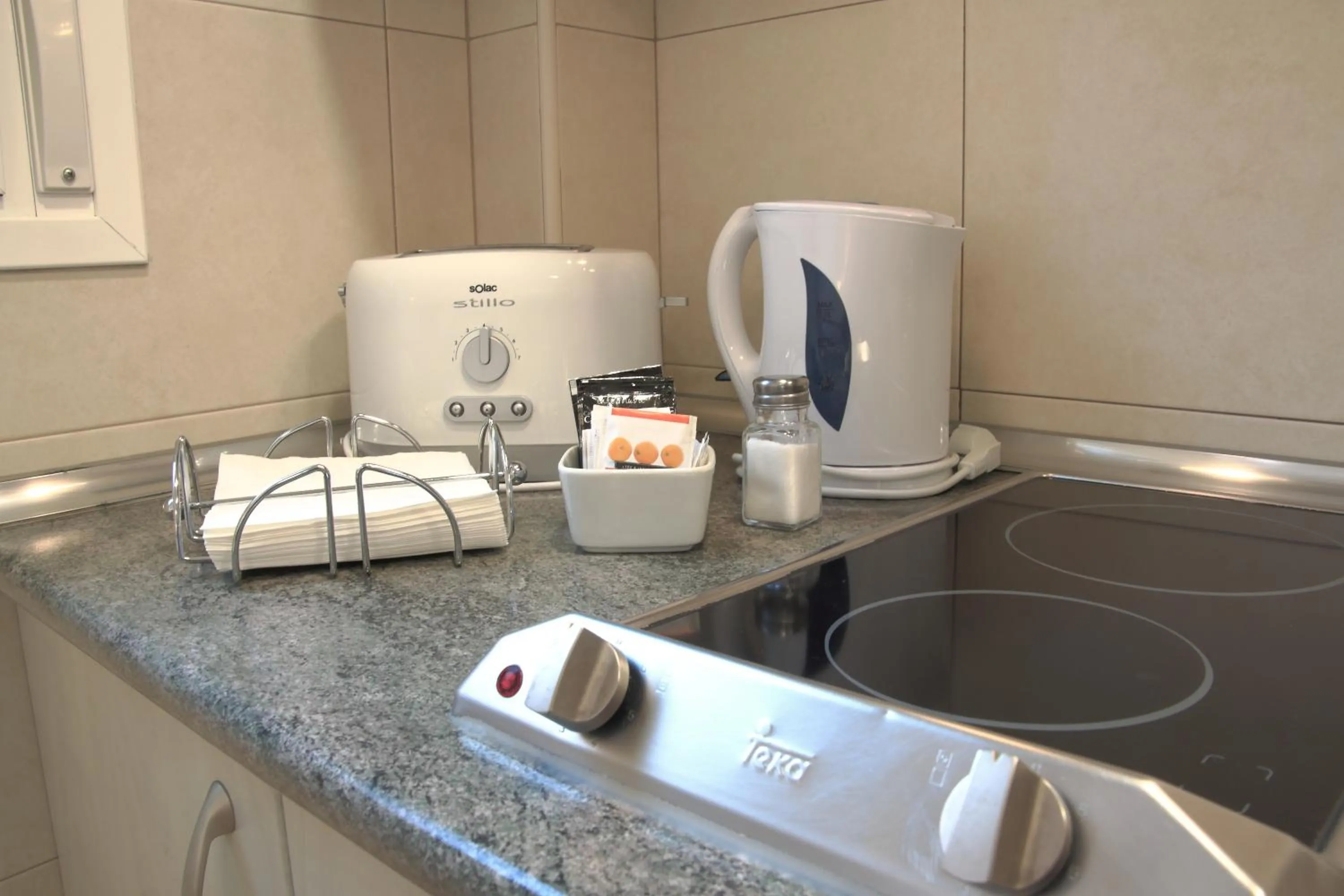 Coffee/tea facilities in Hotel Apartamentos Aralso