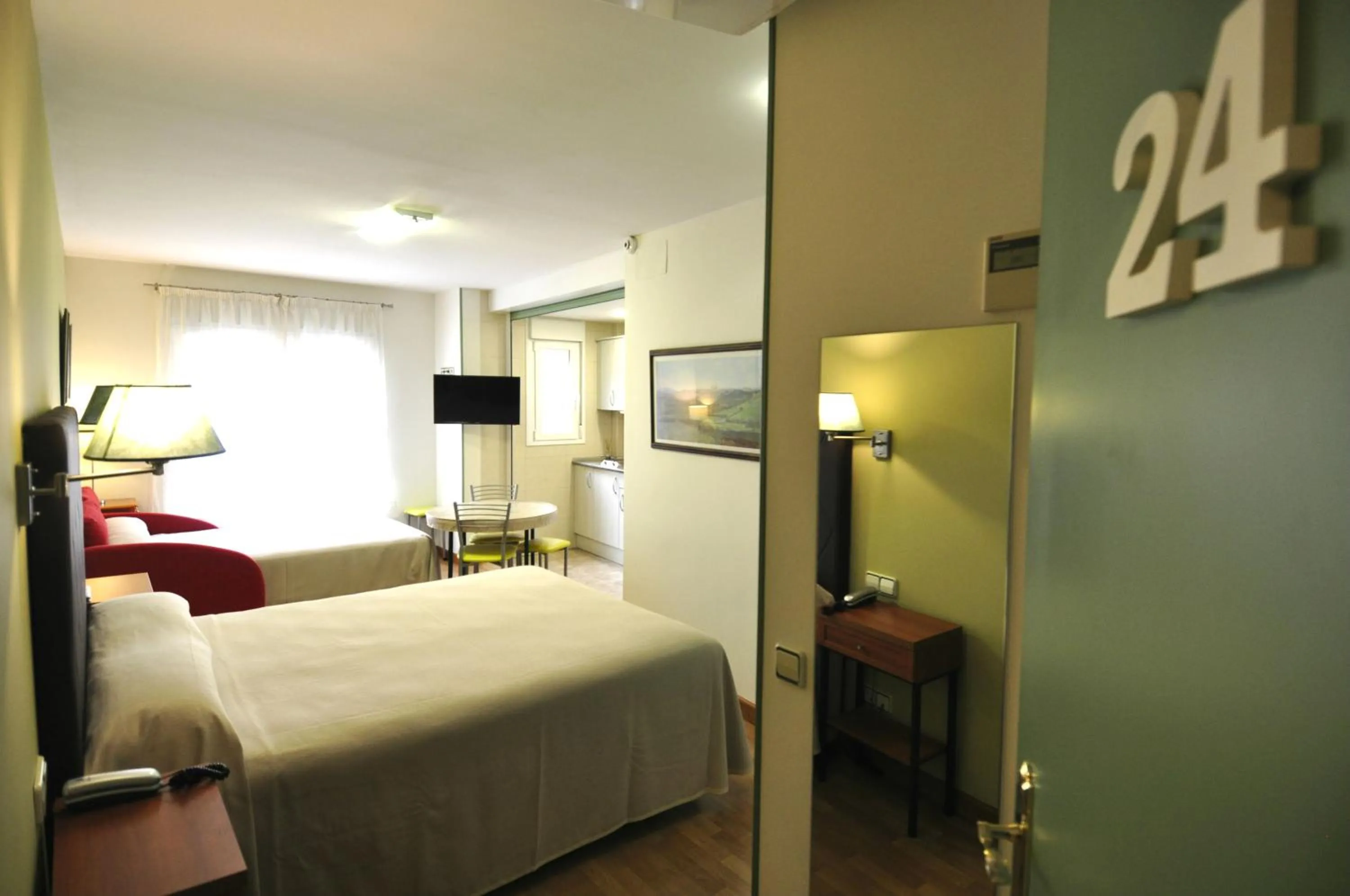 Photo of the whole room, Bed in Hotel Apartamentos Aralso