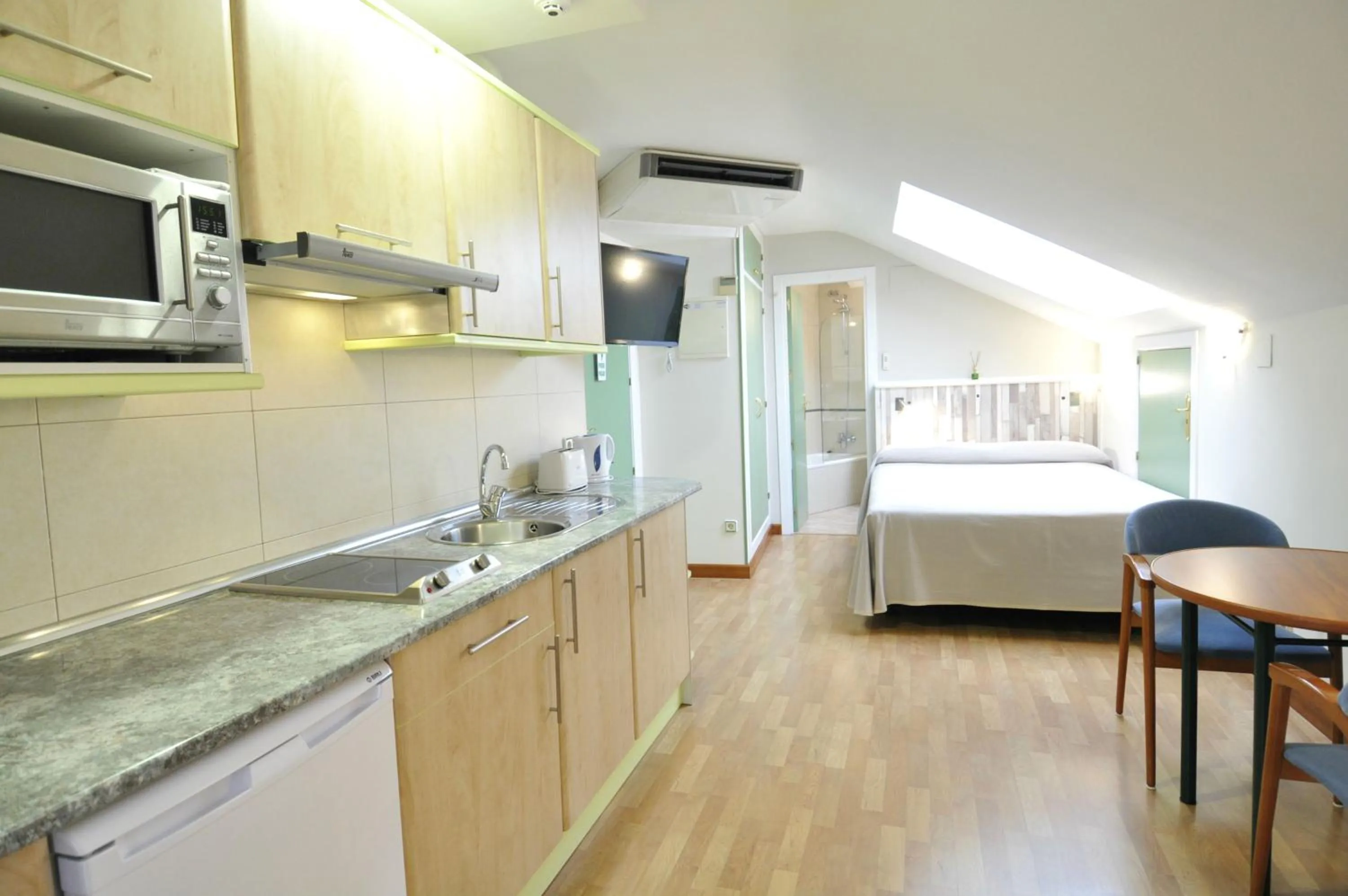 Kitchen or kitchenette in Hotel Apartamentos Aralso