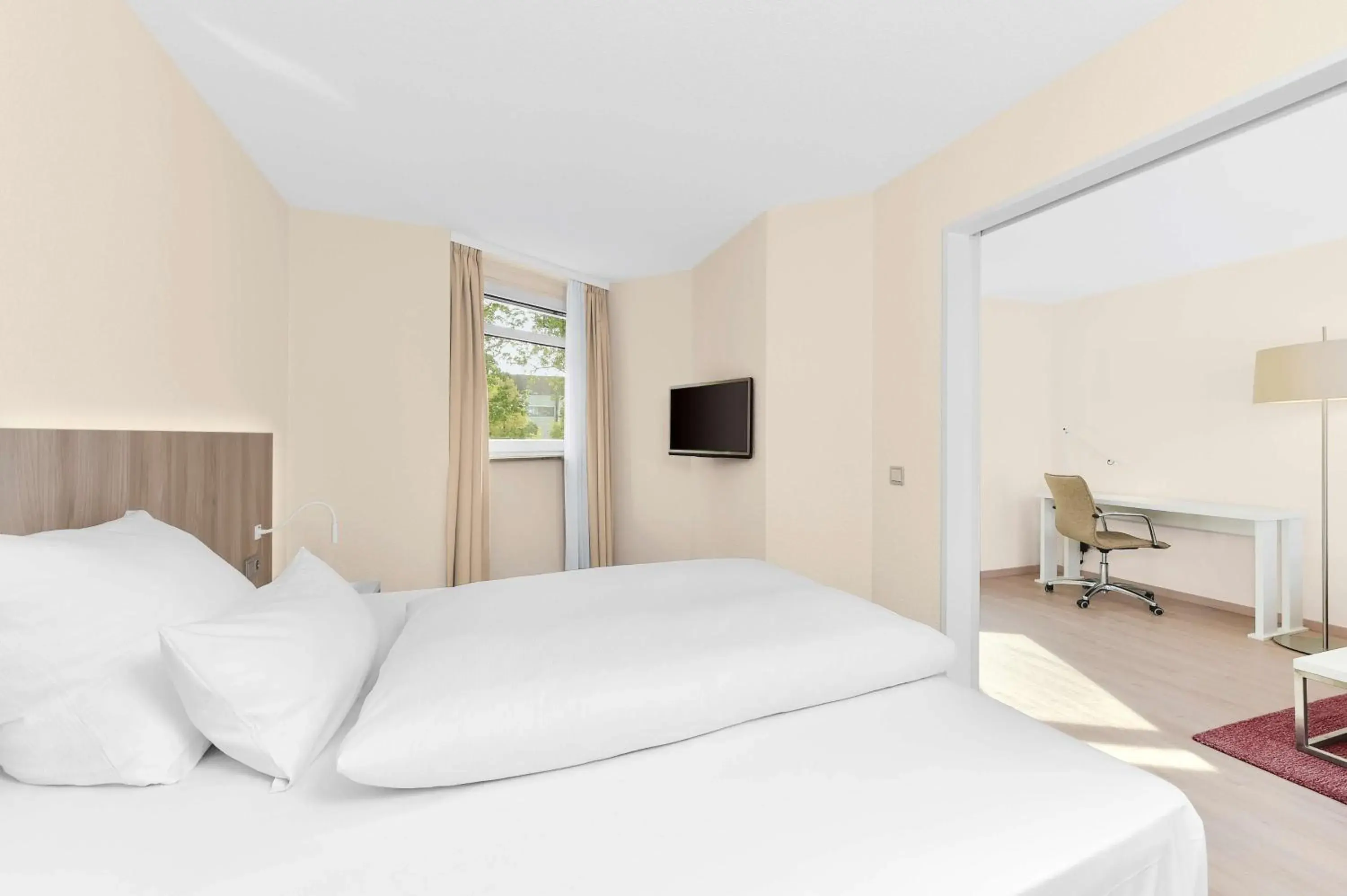 Photo of the whole room, Bed in NH Fürth Nürnberg Photo of the whole room, Bed in NH Fürth Nürnberg