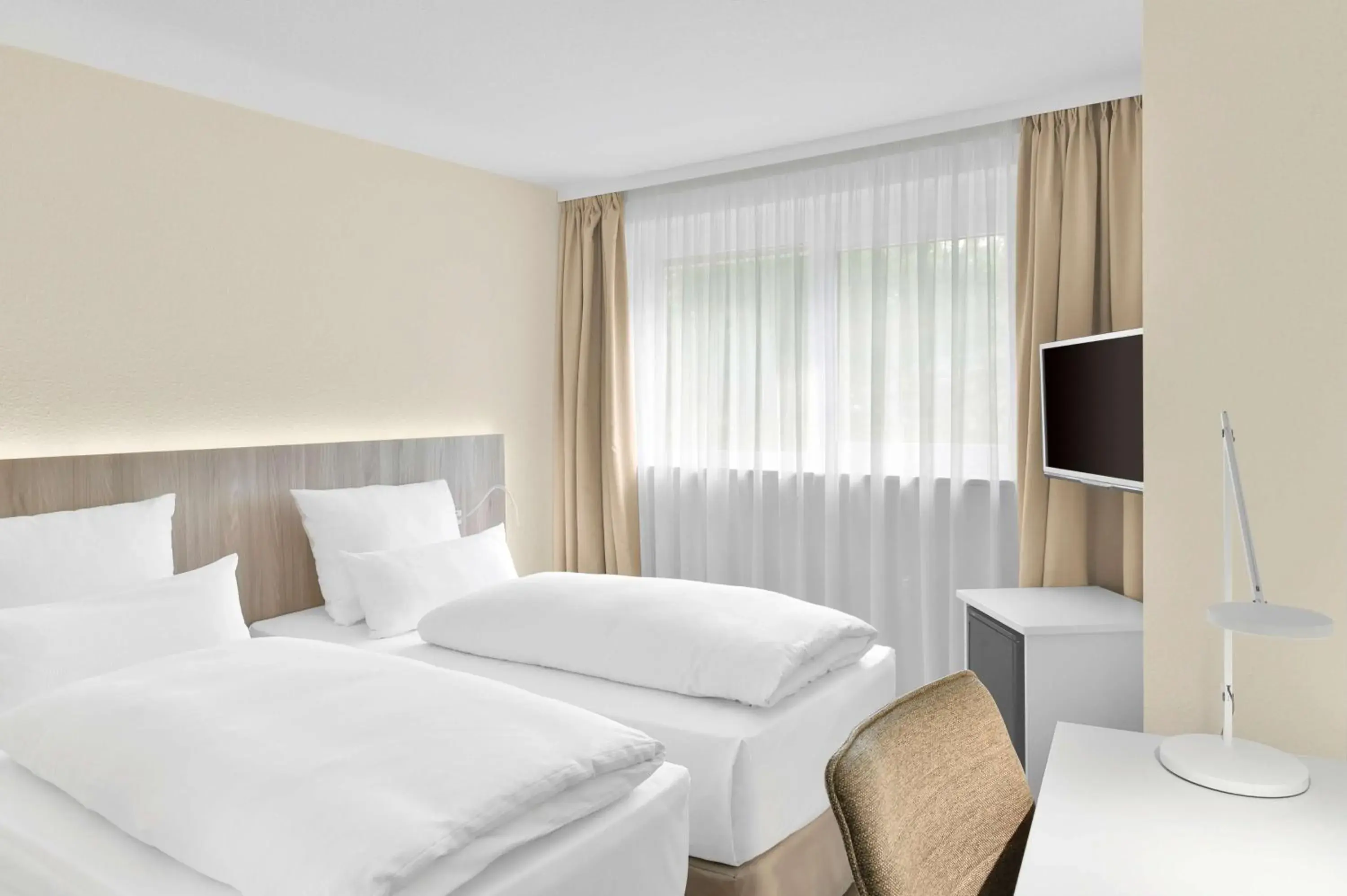 Photo of the whole room, Bed in NH Fürth Nürnberg Photo of the whole room, Bed in NH Fürth Nürnberg