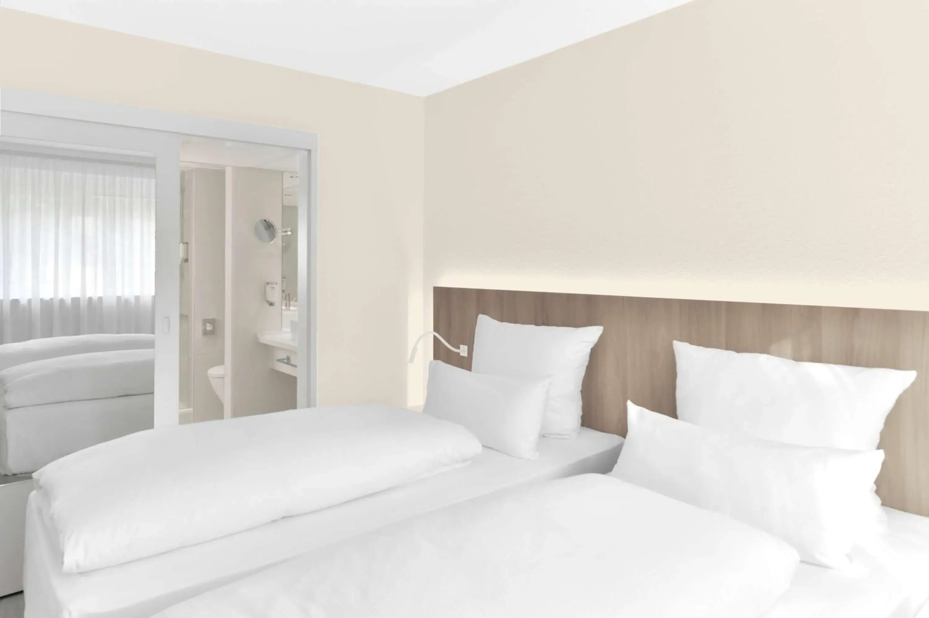 Photo of the whole room, Bed in NH Fürth Nürnberg Photo of the whole room, Bed in NH Fürth Nürnberg