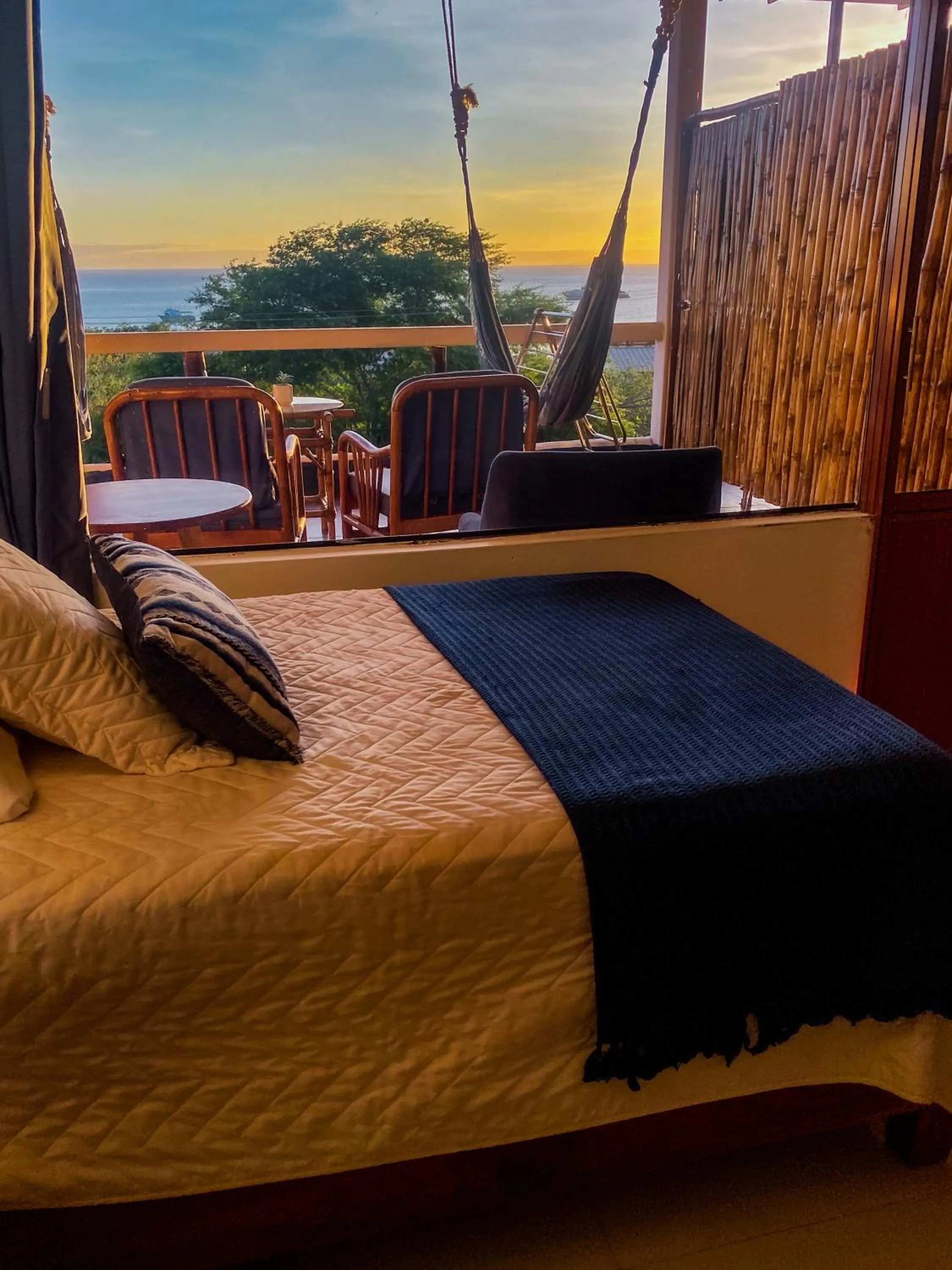 Bed in Galápagos Casa Playa Mann