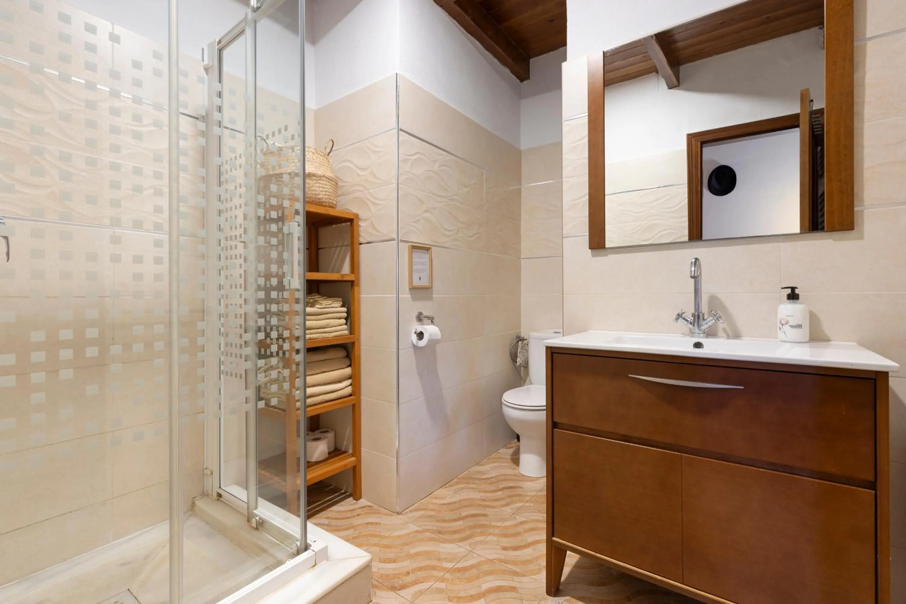 Shower in La Granja de Antonio