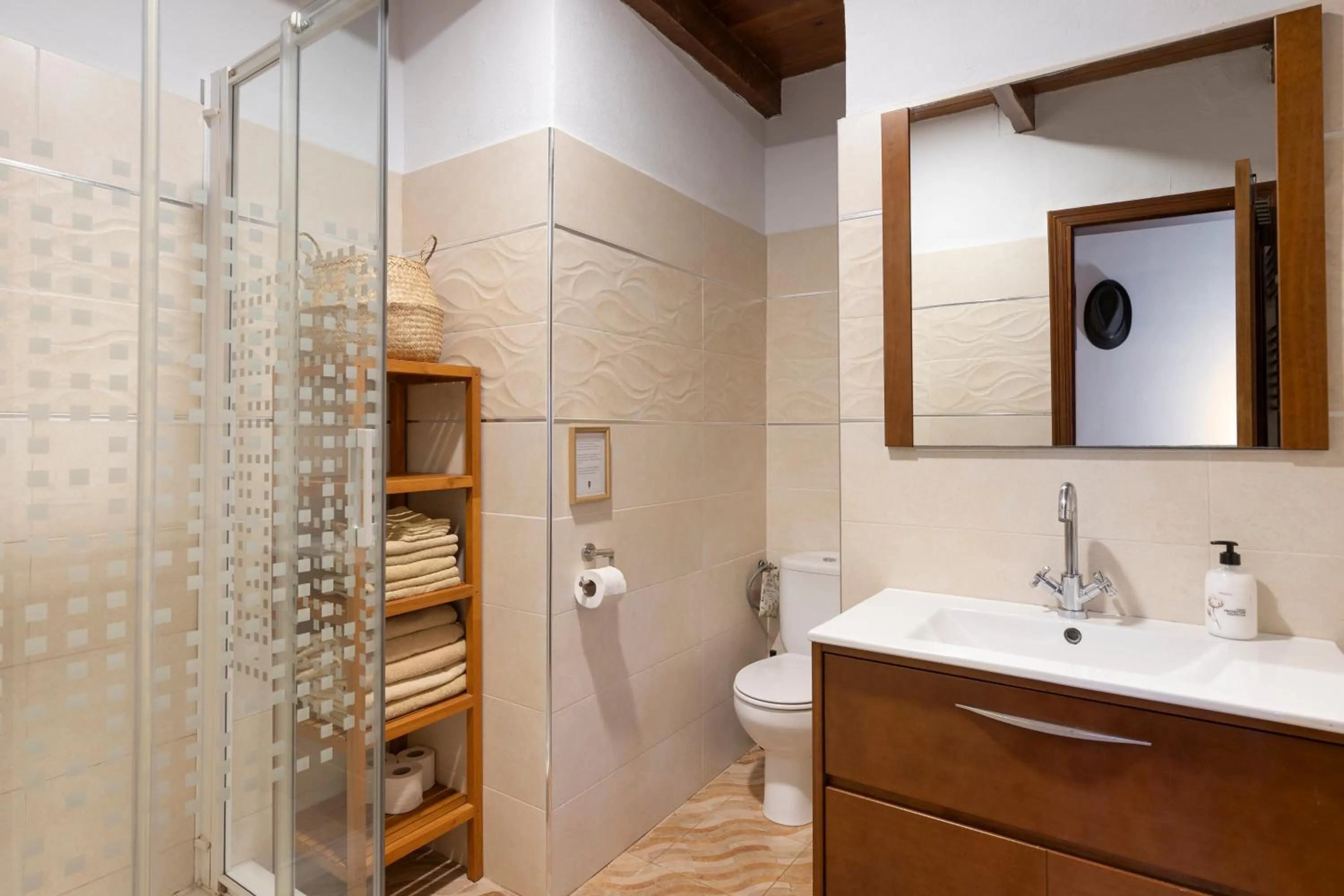 Shower in La Granja de Antonio