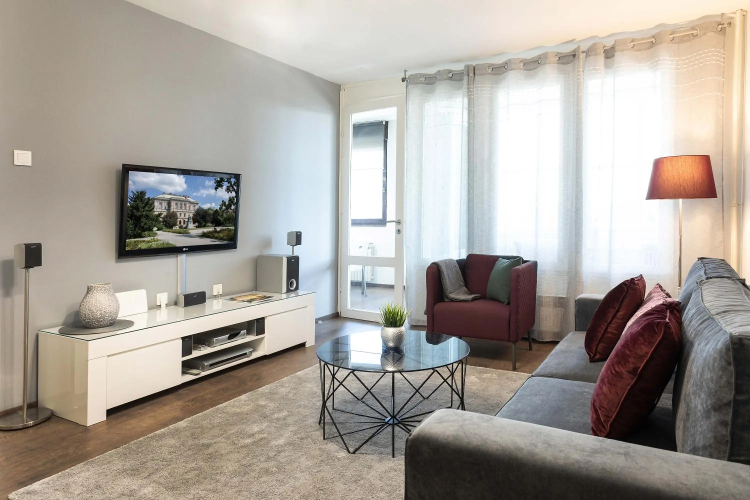 One-Bedroom Apartment in Modern Apartment near Faculty of El Engineering