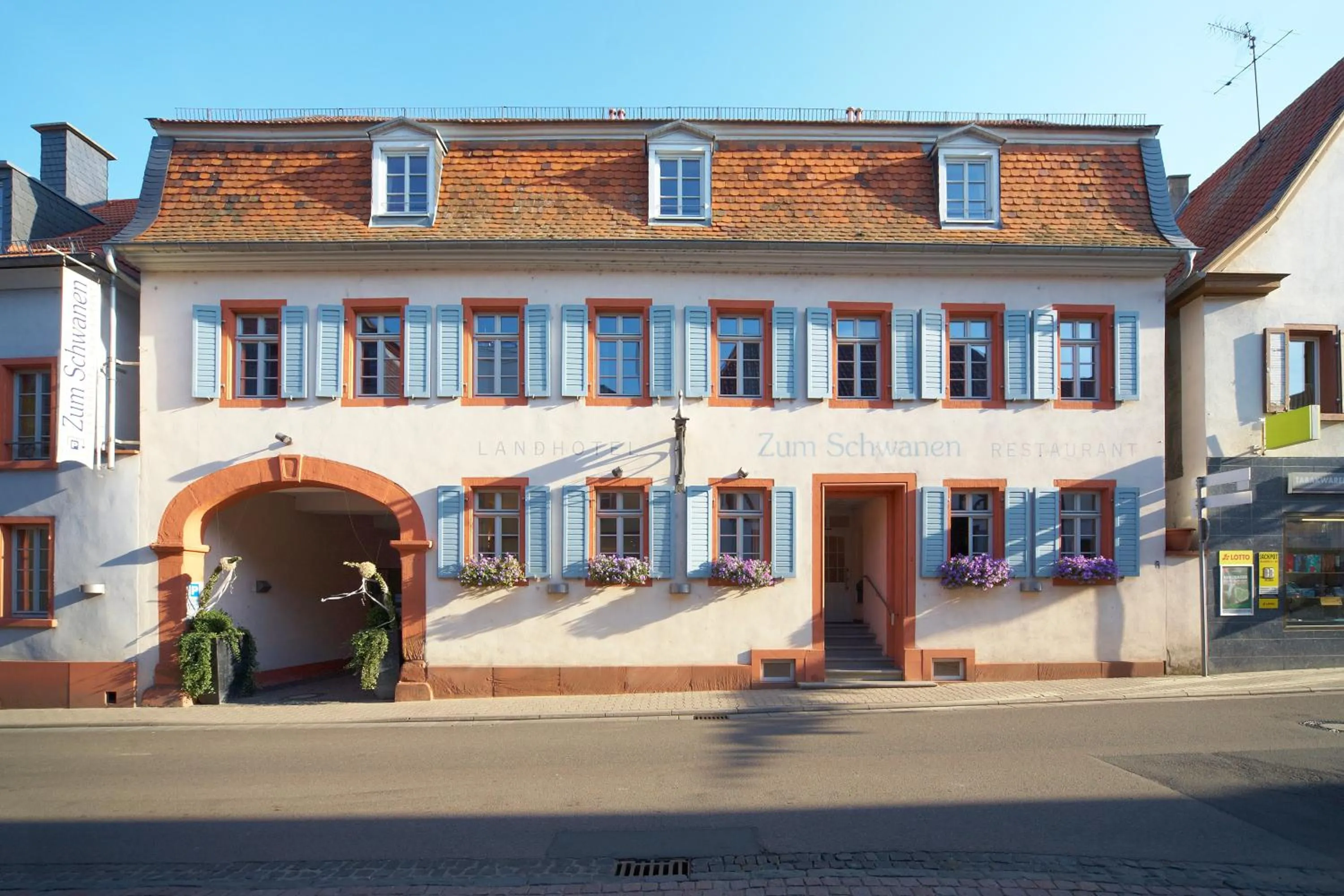 Facade/entrance in Landhotel zum Schwanen mit Restaurant Mona Liza