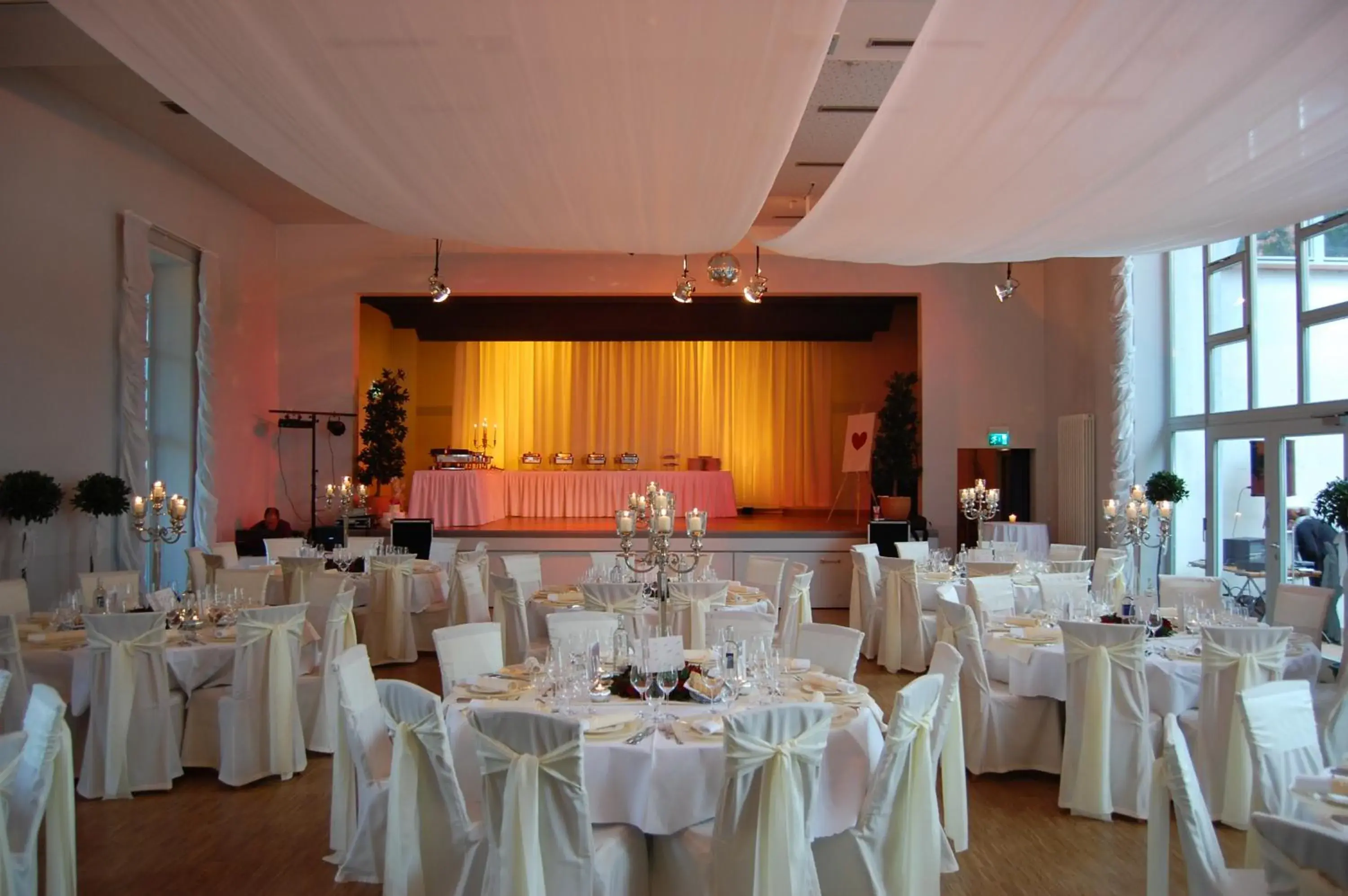 Banquet/Function facilities in Landhotel zum Schwanen mit Restaurant Mona Liza Banquet/Function facilities in Landhotel zum Schwanen mit Restaurant Mona Liza