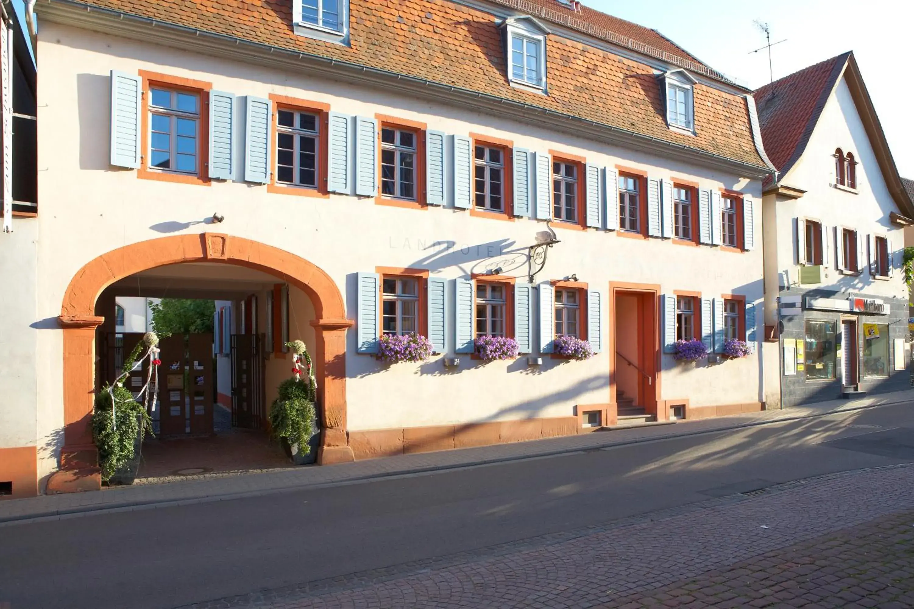 Facade/entrance in Landhotel zum Schwanen mit Restaurant Mona Liza Facade/entrance in Landhotel zum Schwanen mit Restaurant Mona Liza