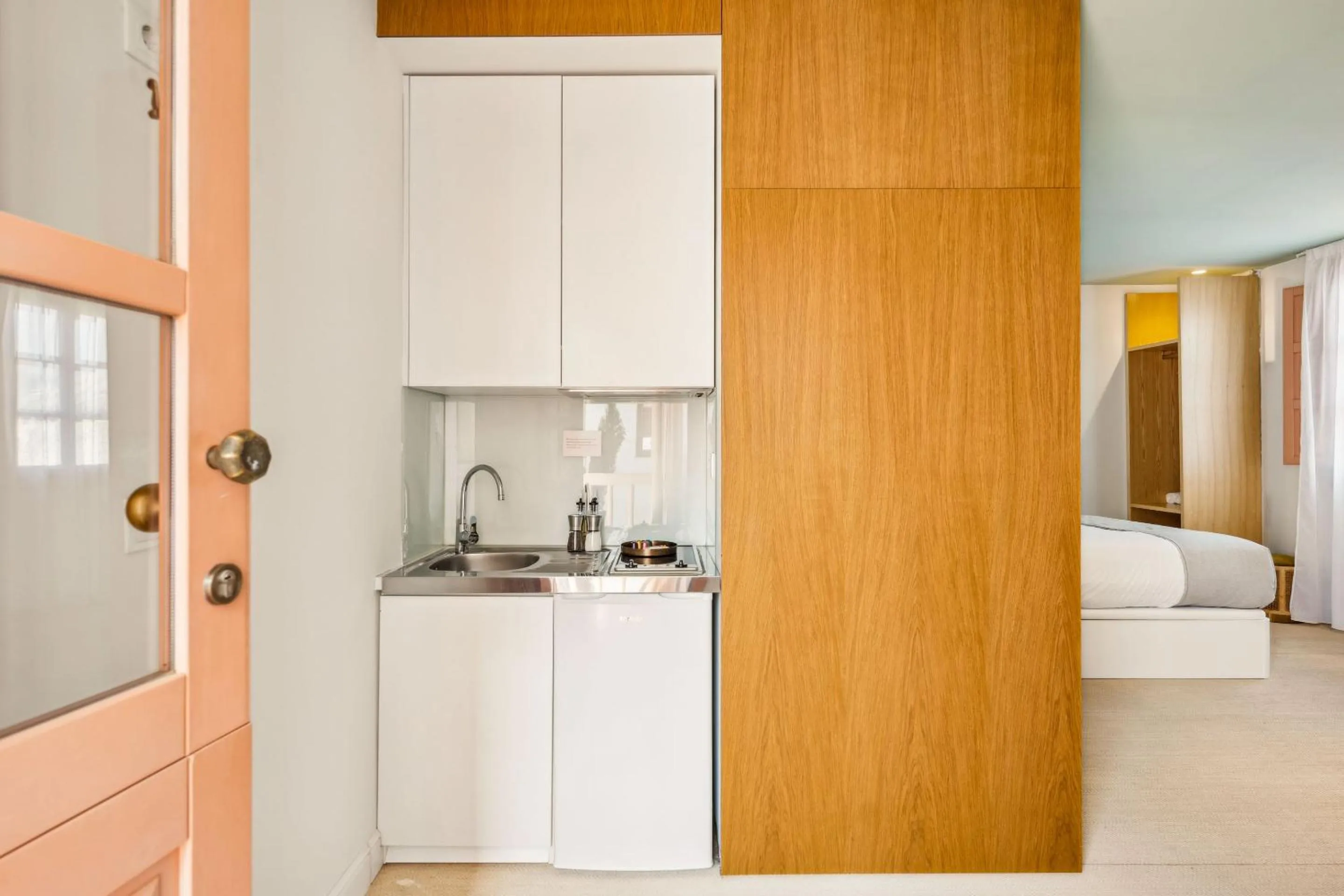 Kitchen or kitchenette, Bed in Limehome Cordoba Calle Pozanco - City Center