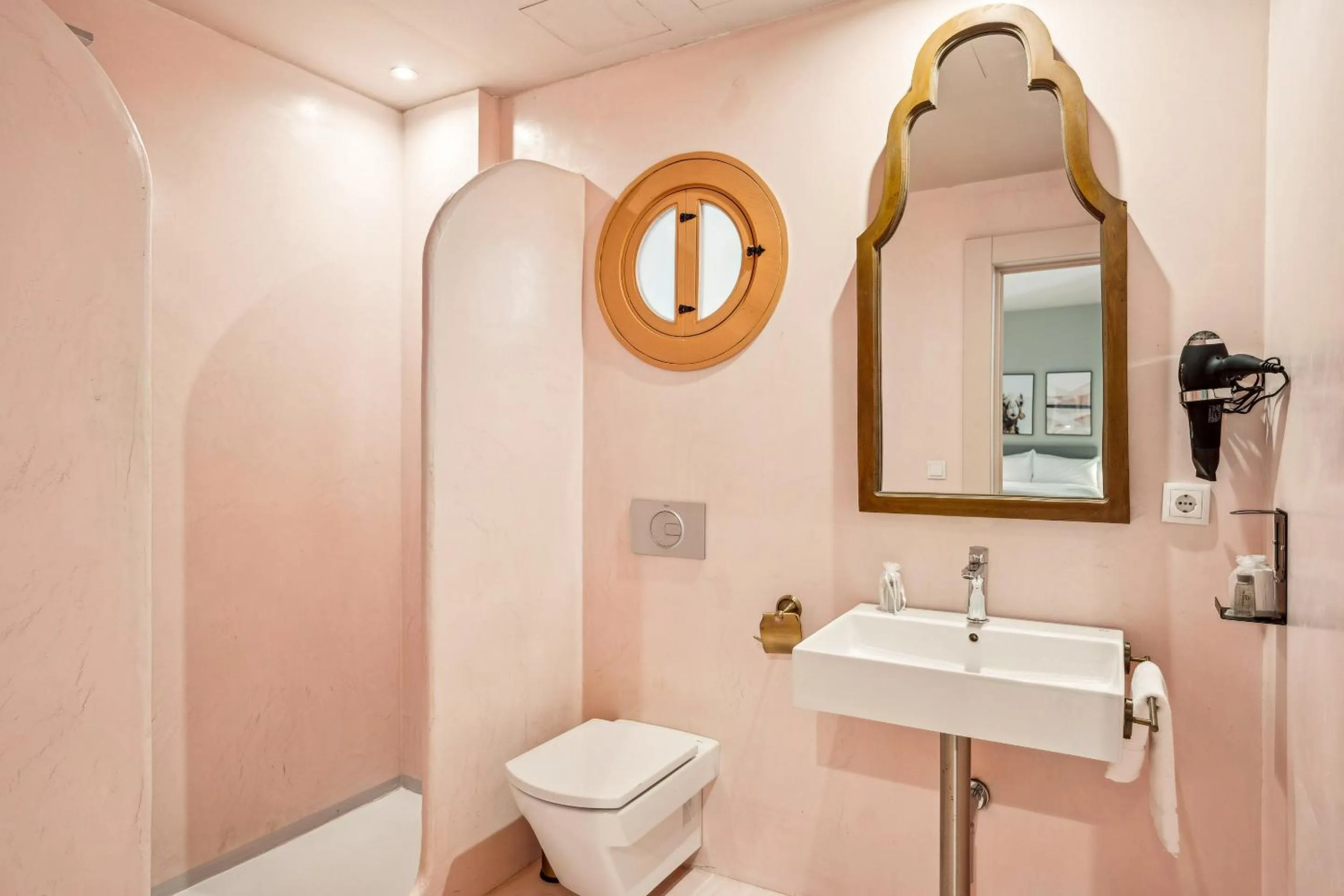 Shower in Limehome Cordoba Calle Pozanco - City Center