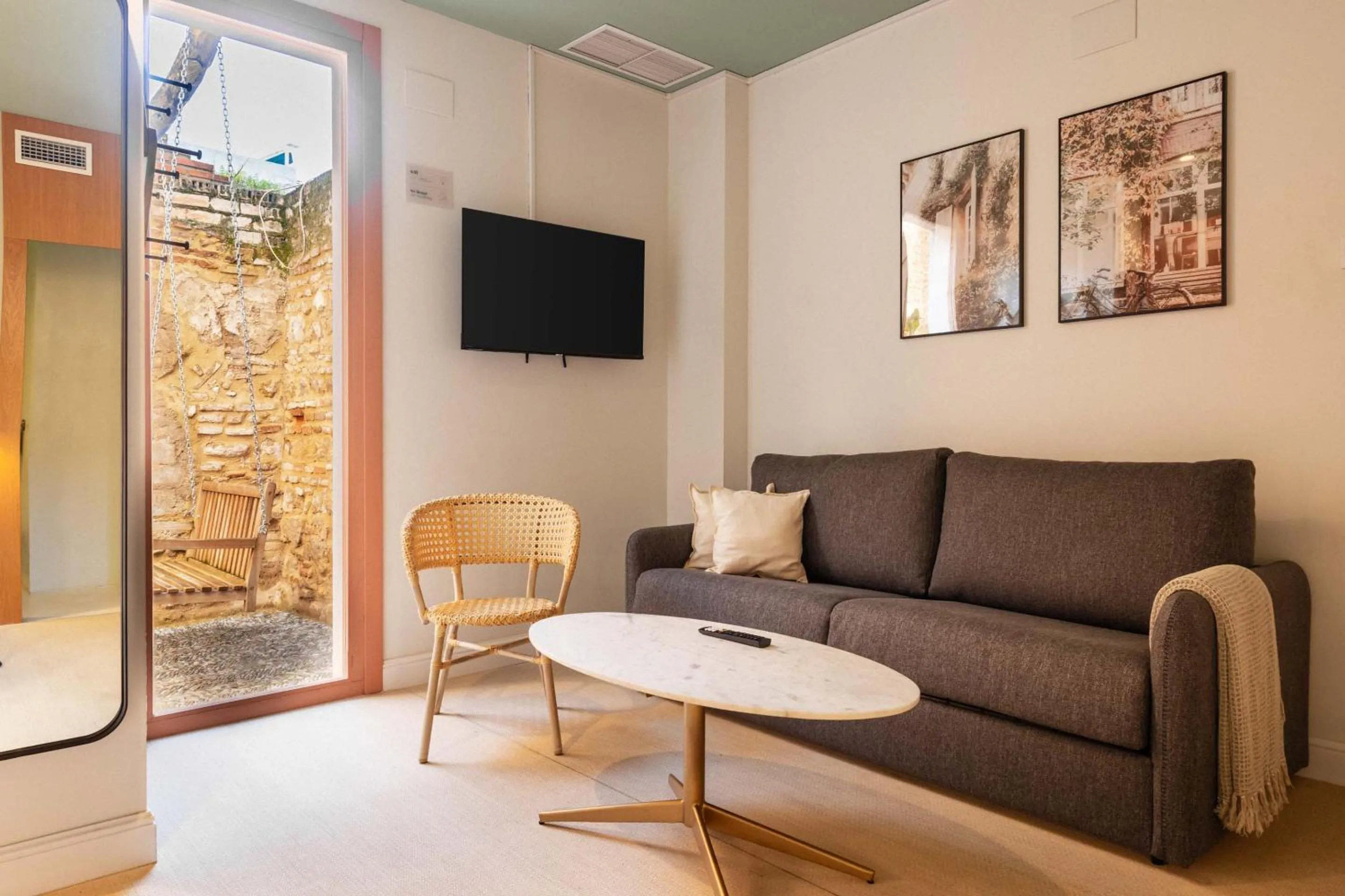 TV and multimedia in Limehome Cordoba Calle Pozanco - City Center