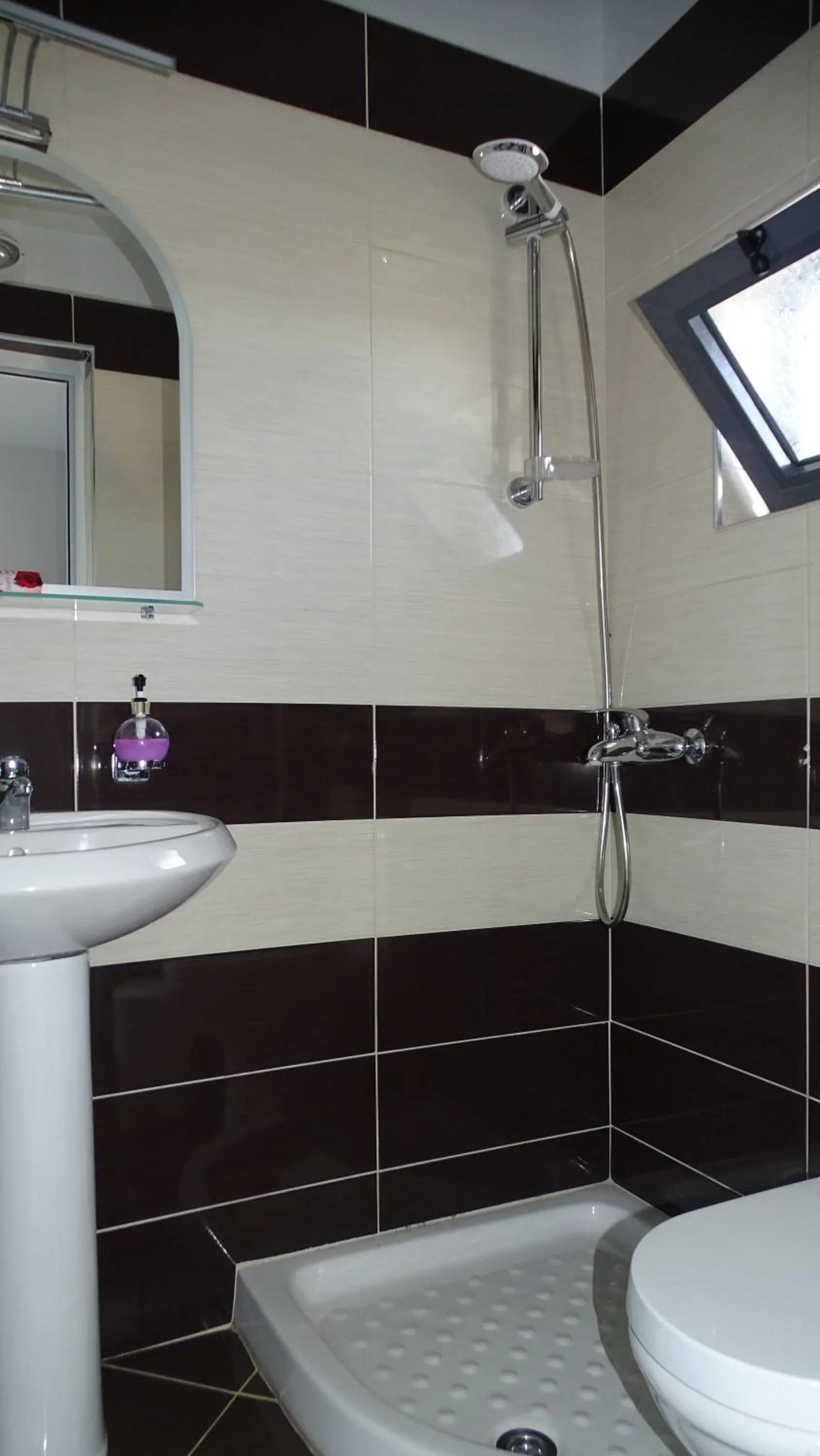 Bathroom in Hotel Ardiani