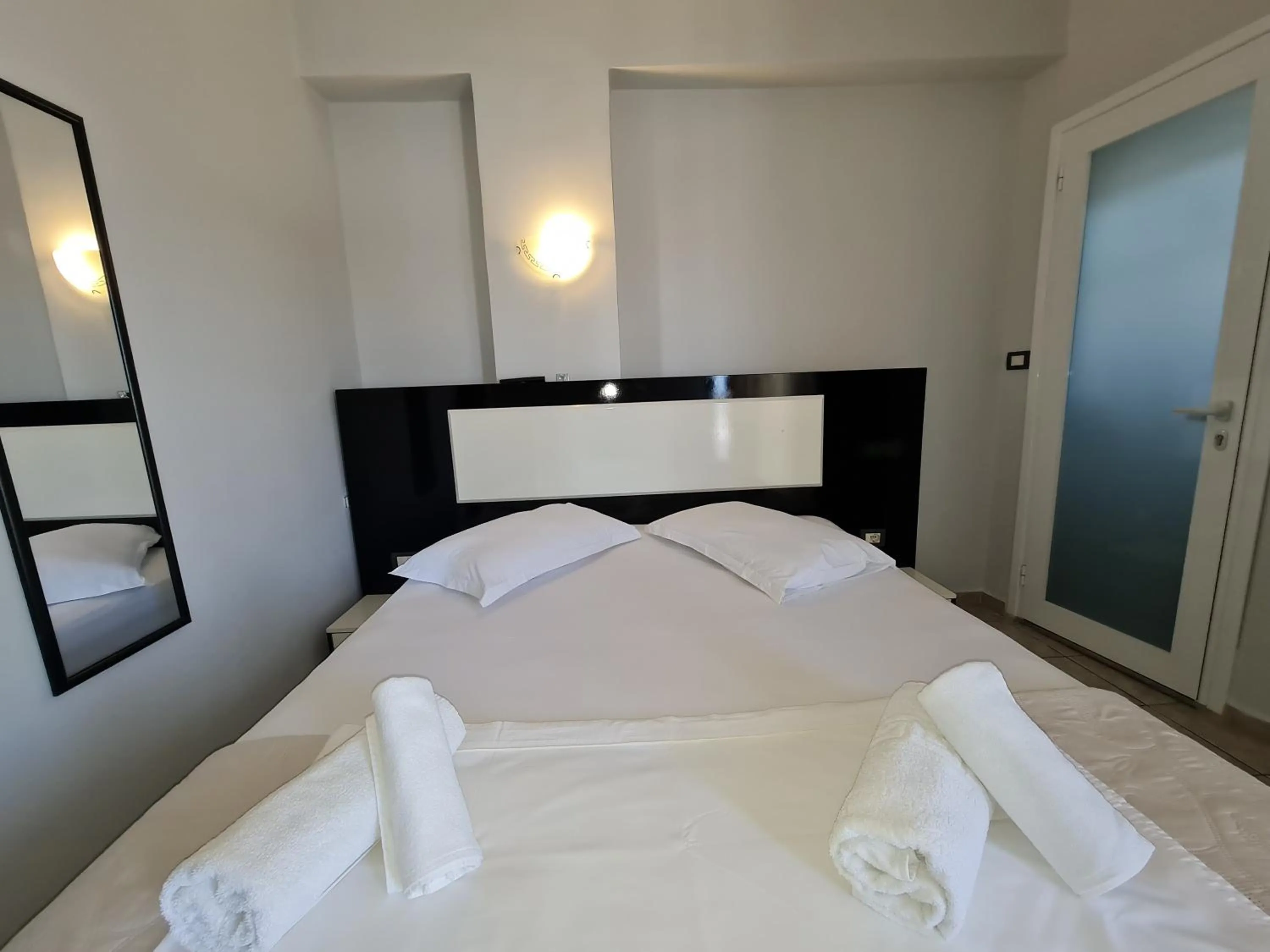 Bedroom, Bed in Hotel Ardiani