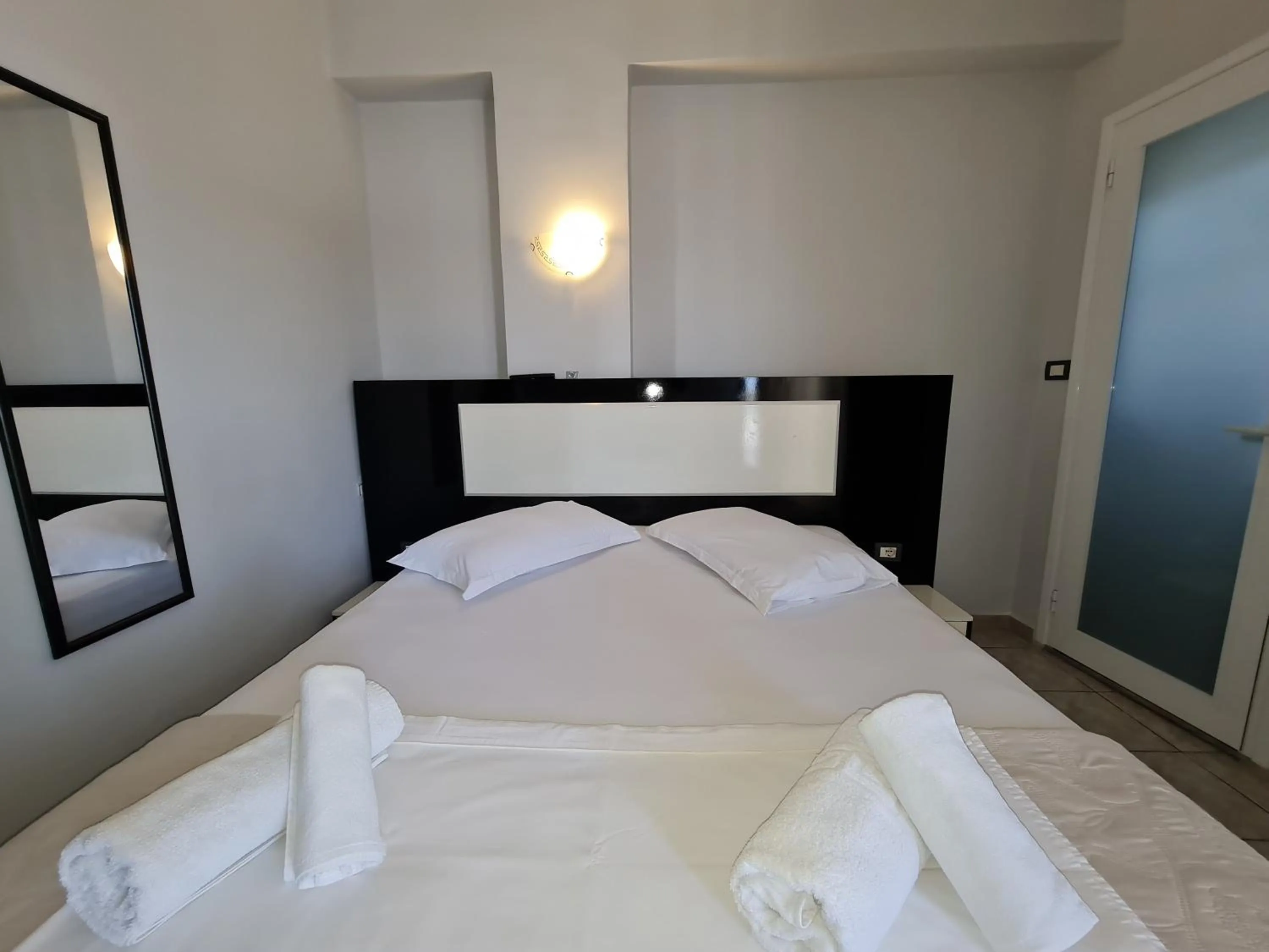 Bedroom, Bed in Hotel Ardiani