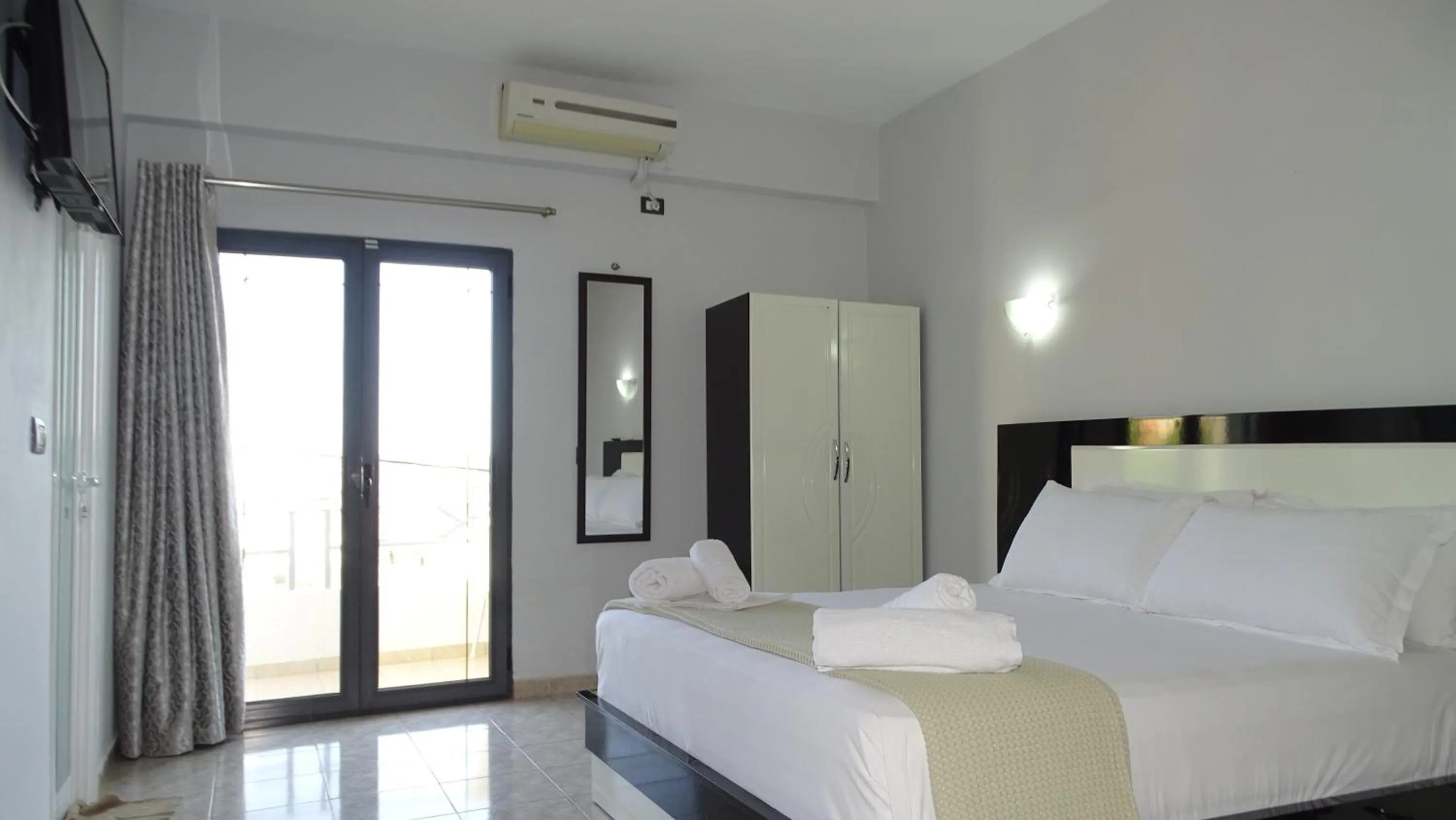 Bed in Hotel Ardiani