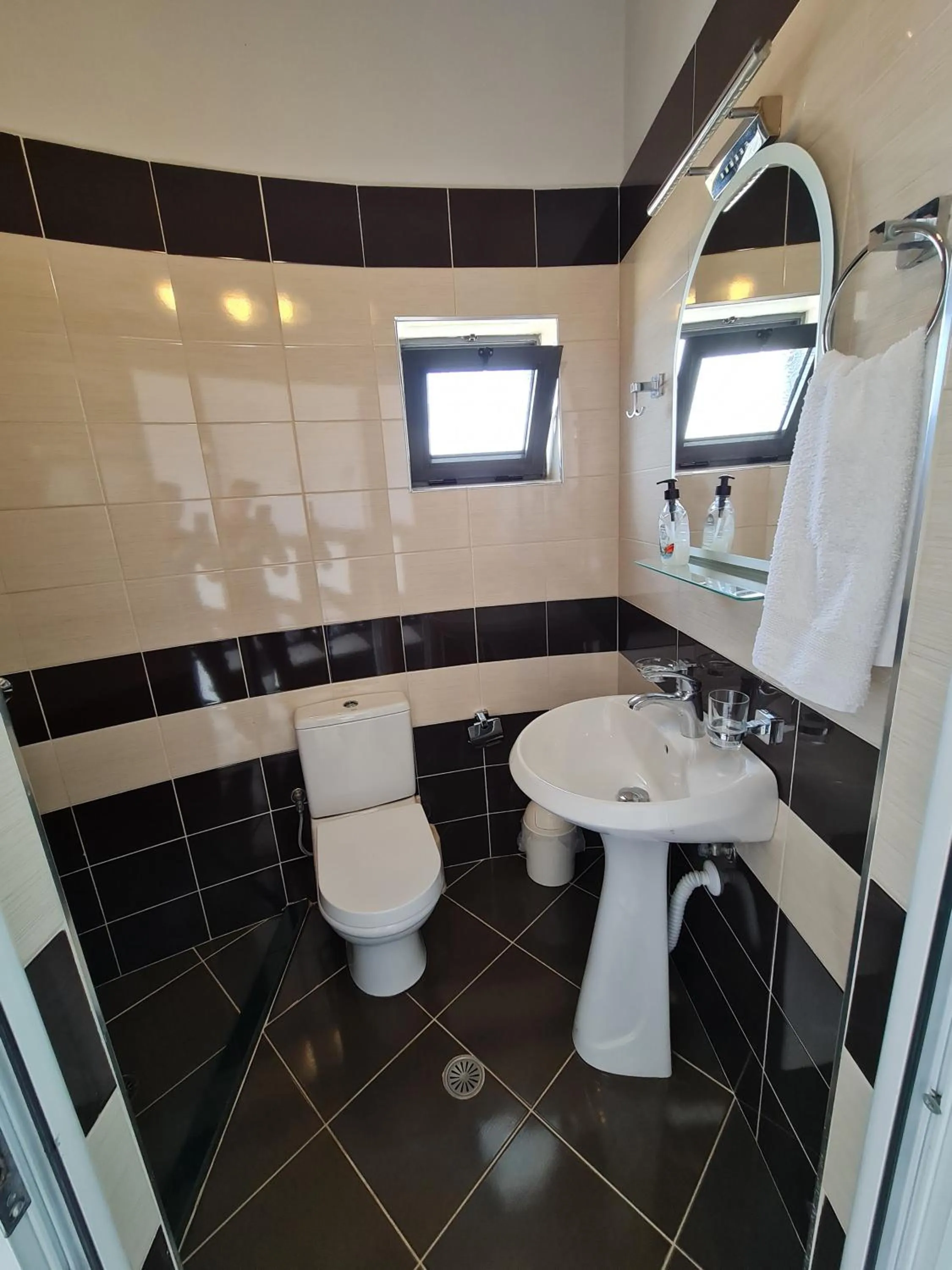 Bathroom in Hotel Ardiani