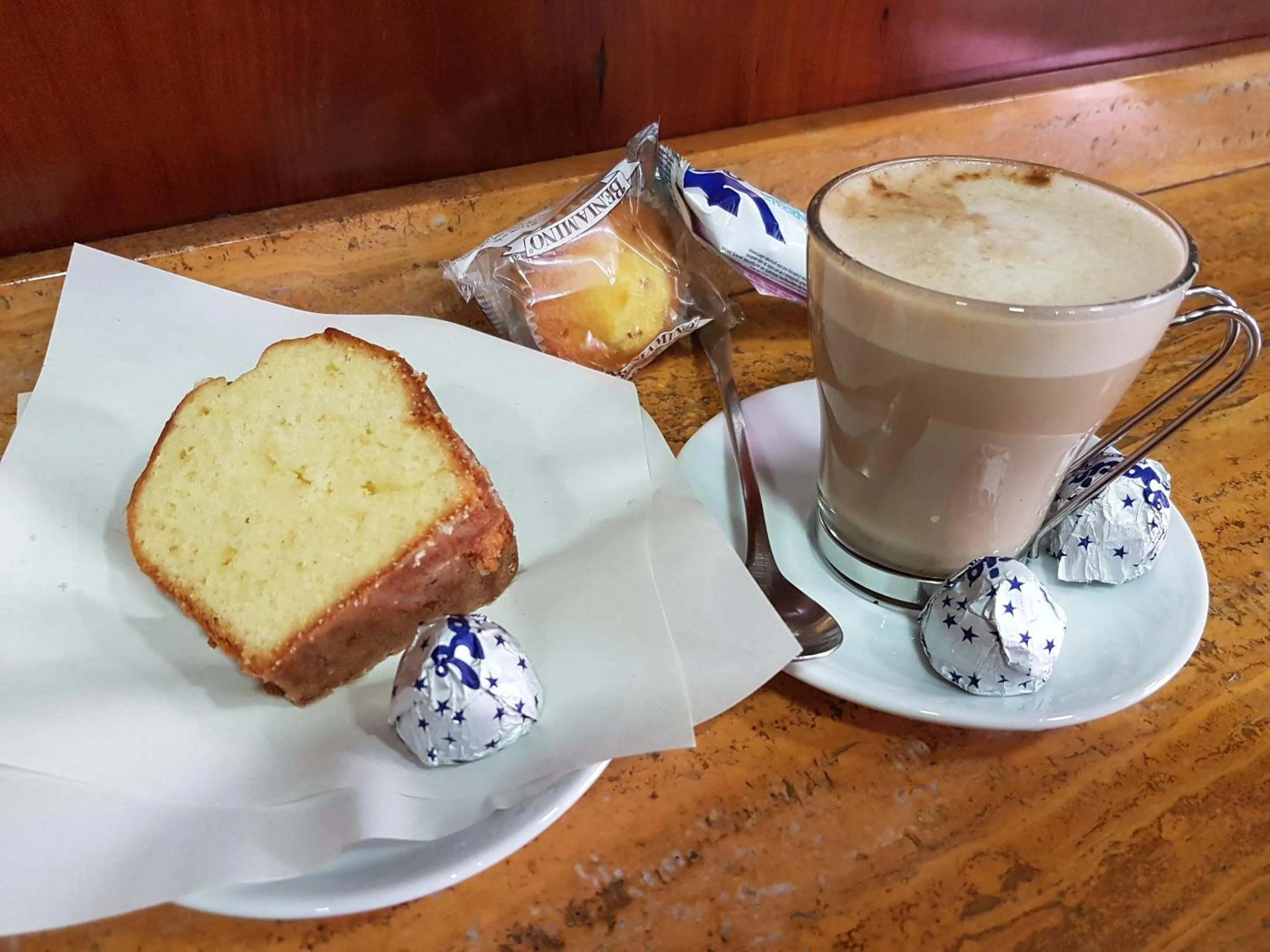 Lounge or bar in Thousand Colors