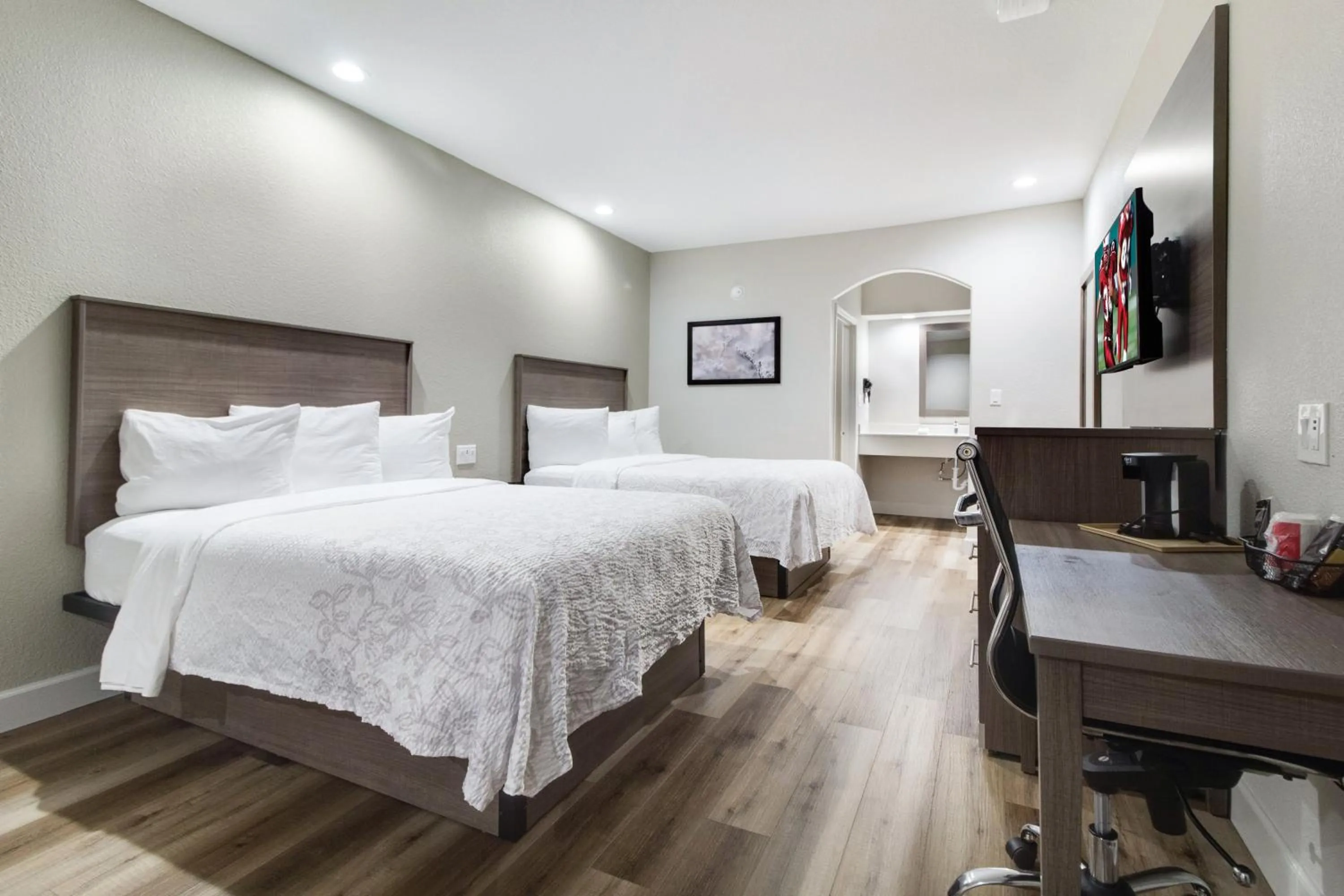 Photo of the whole room, Bed in Red Roof Inn PLUS + Galveston - Beachfront