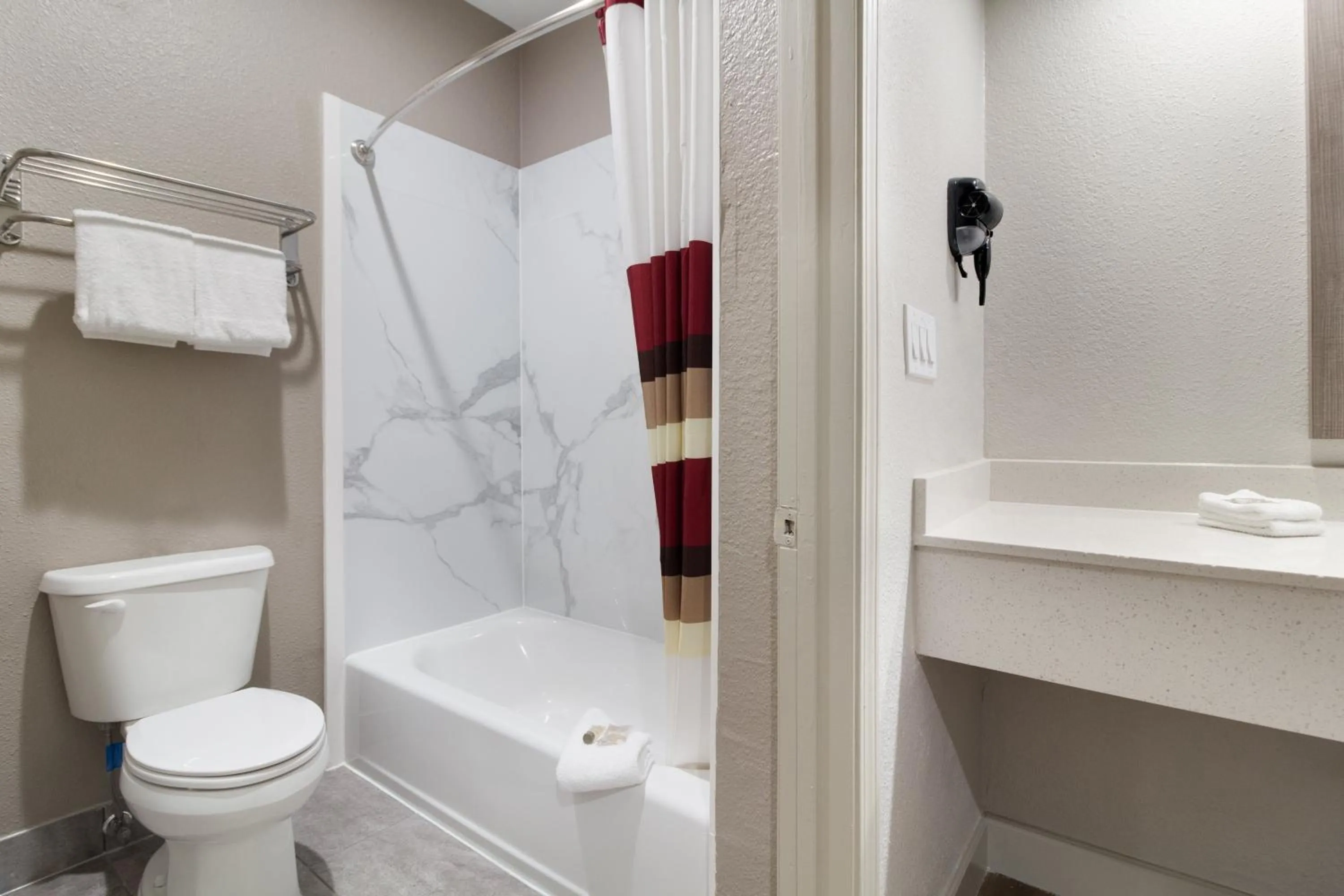 Bathroom in Red Roof Inn PLUS + Galveston - Beachfront