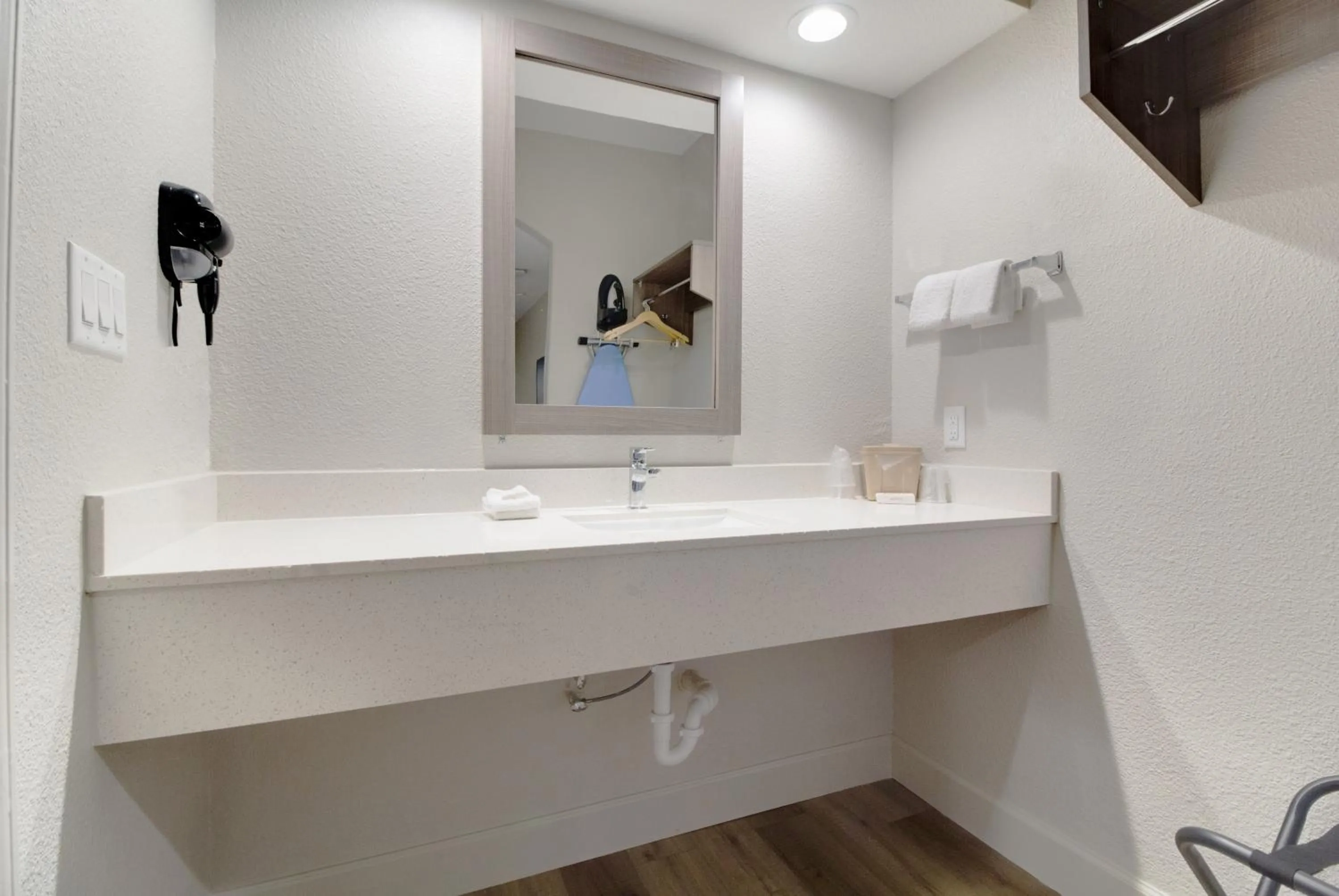 Bathroom in Red Roof Inn PLUS + Galveston - Beachfront