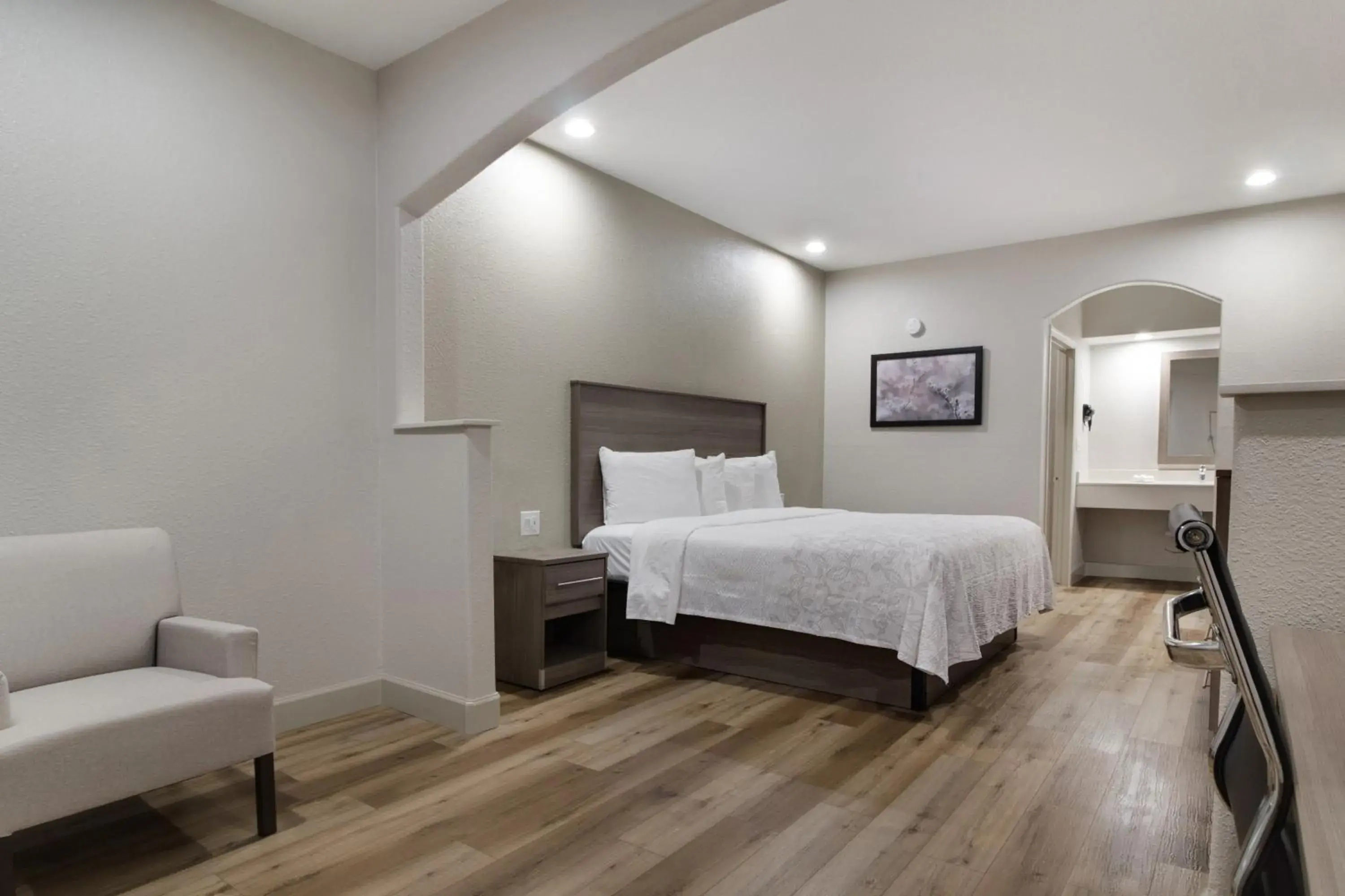 Photo of the whole room, Bed in Red Roof Inn PLUS + Galveston - Beachfront Photo of the whole room, Bed in Red Roof Inn PLUS + Galveston - Beachfront