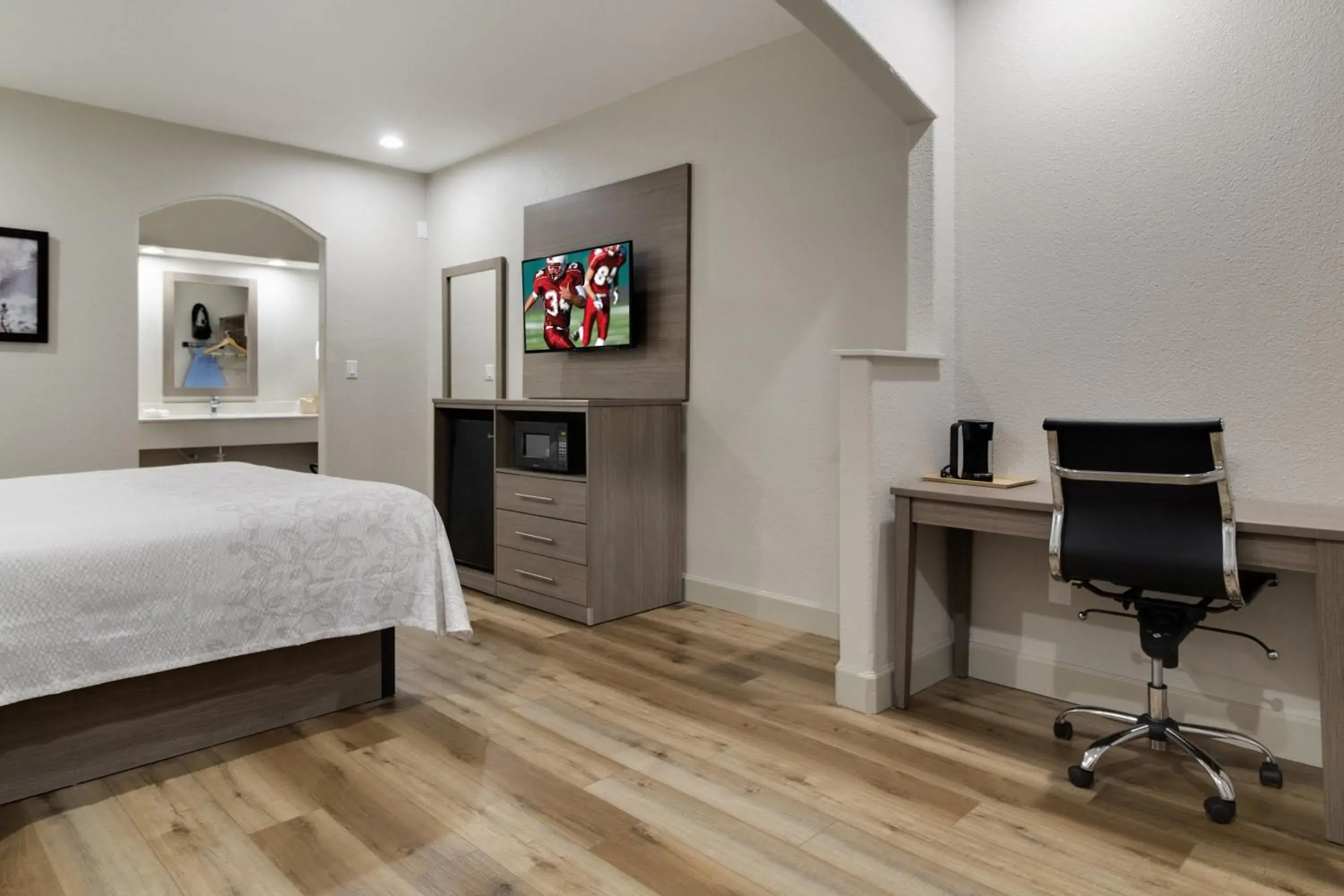 Photo of the whole room, Bed in Red Roof Inn PLUS + Galveston - Beachfront Photo of the whole room, Bed in Red Roof Inn PLUS + Galveston - Beachfront